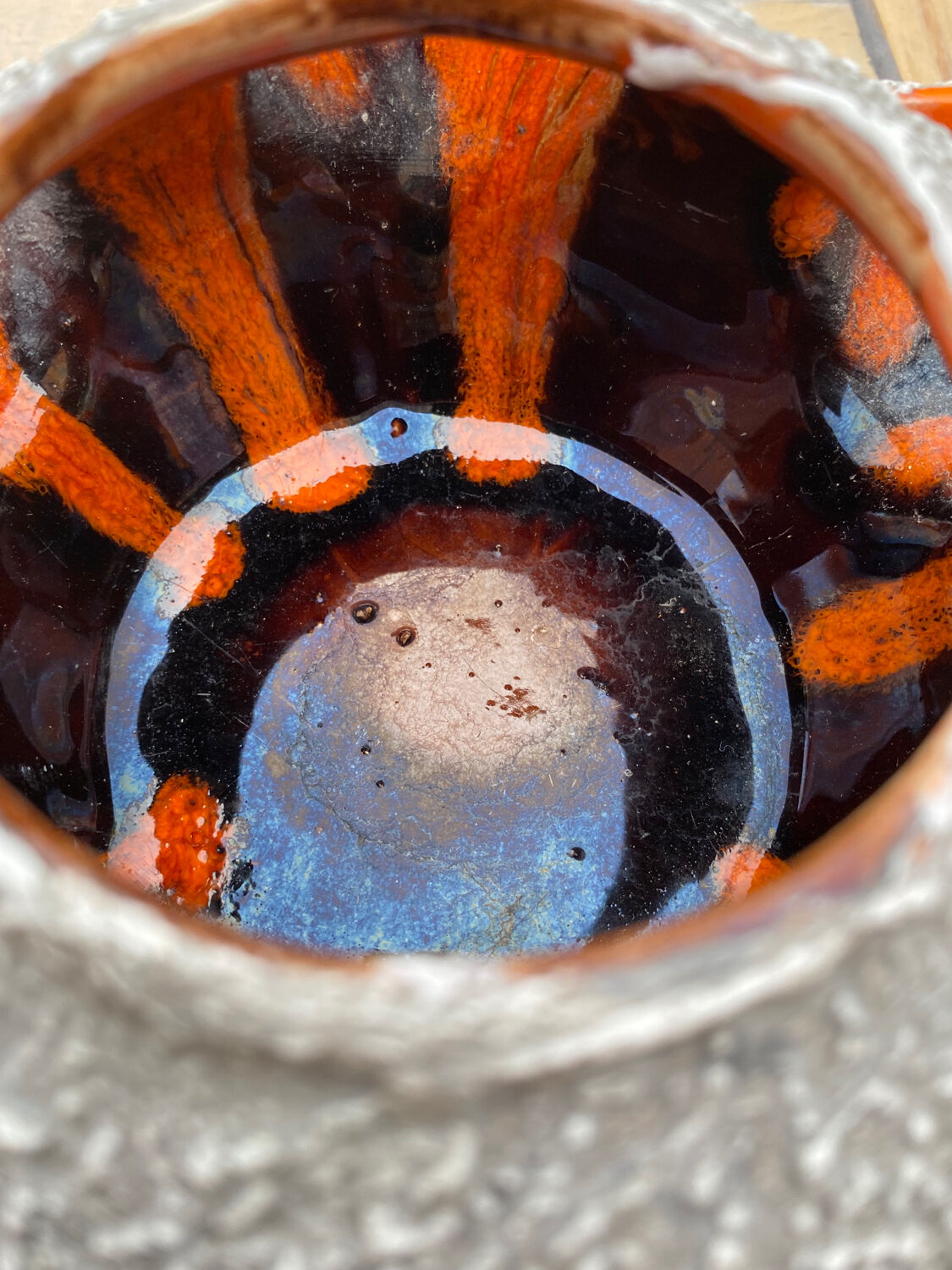 Vase for flower arrangements, fat lava.