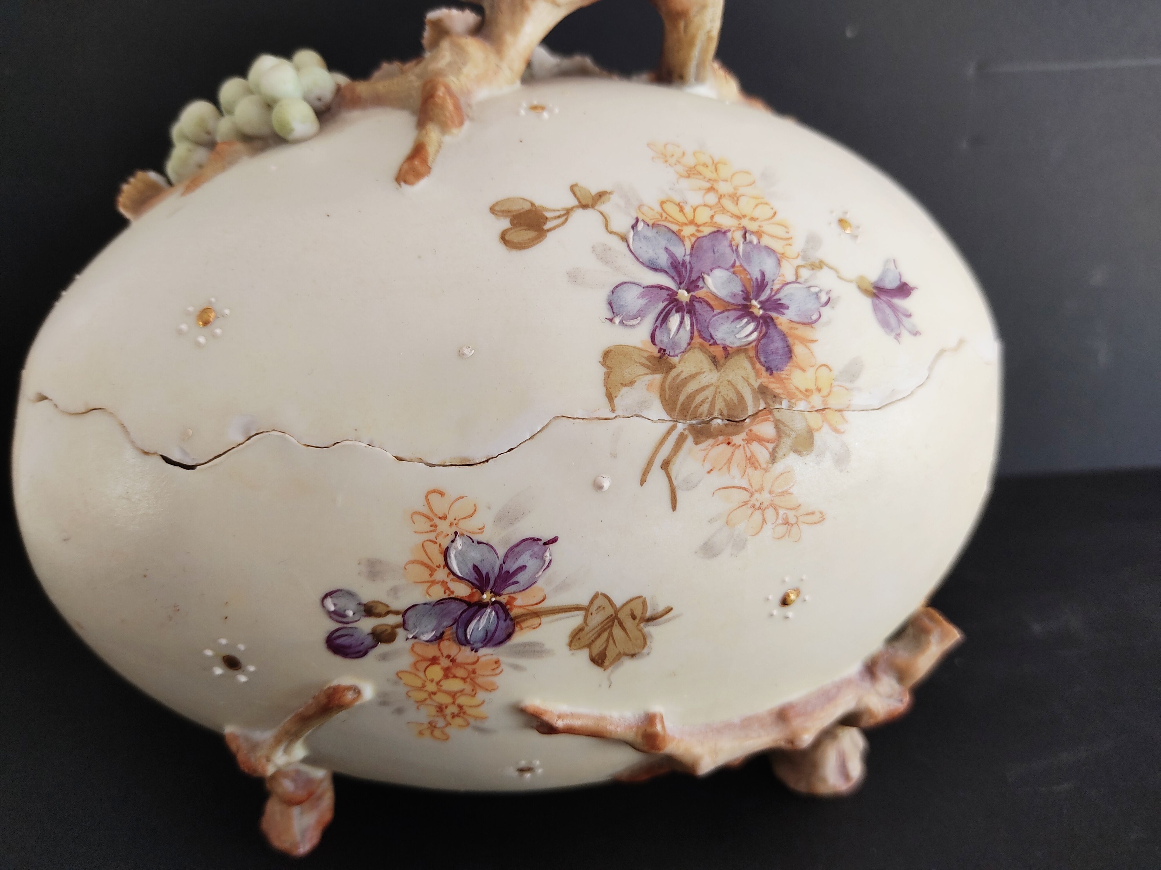 19th century egg-shaped porcelain box