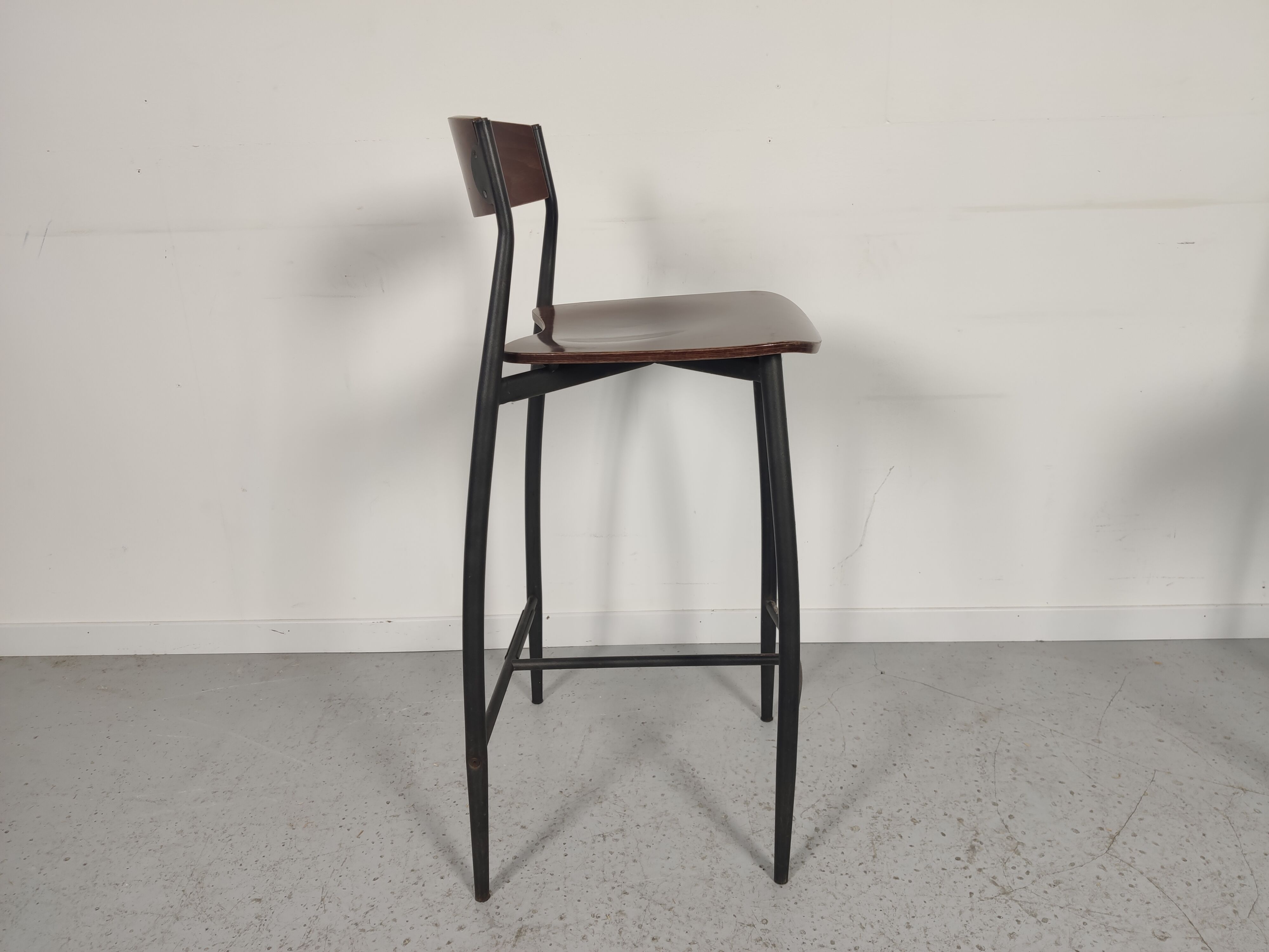 Lot 4 industrial bar stools 70s