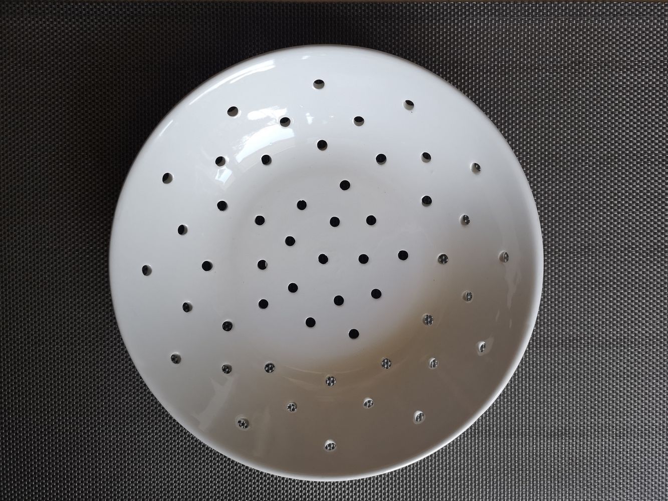 Digoin/Sarreguemines fruit strainer plate - Late 19th century early 20th century