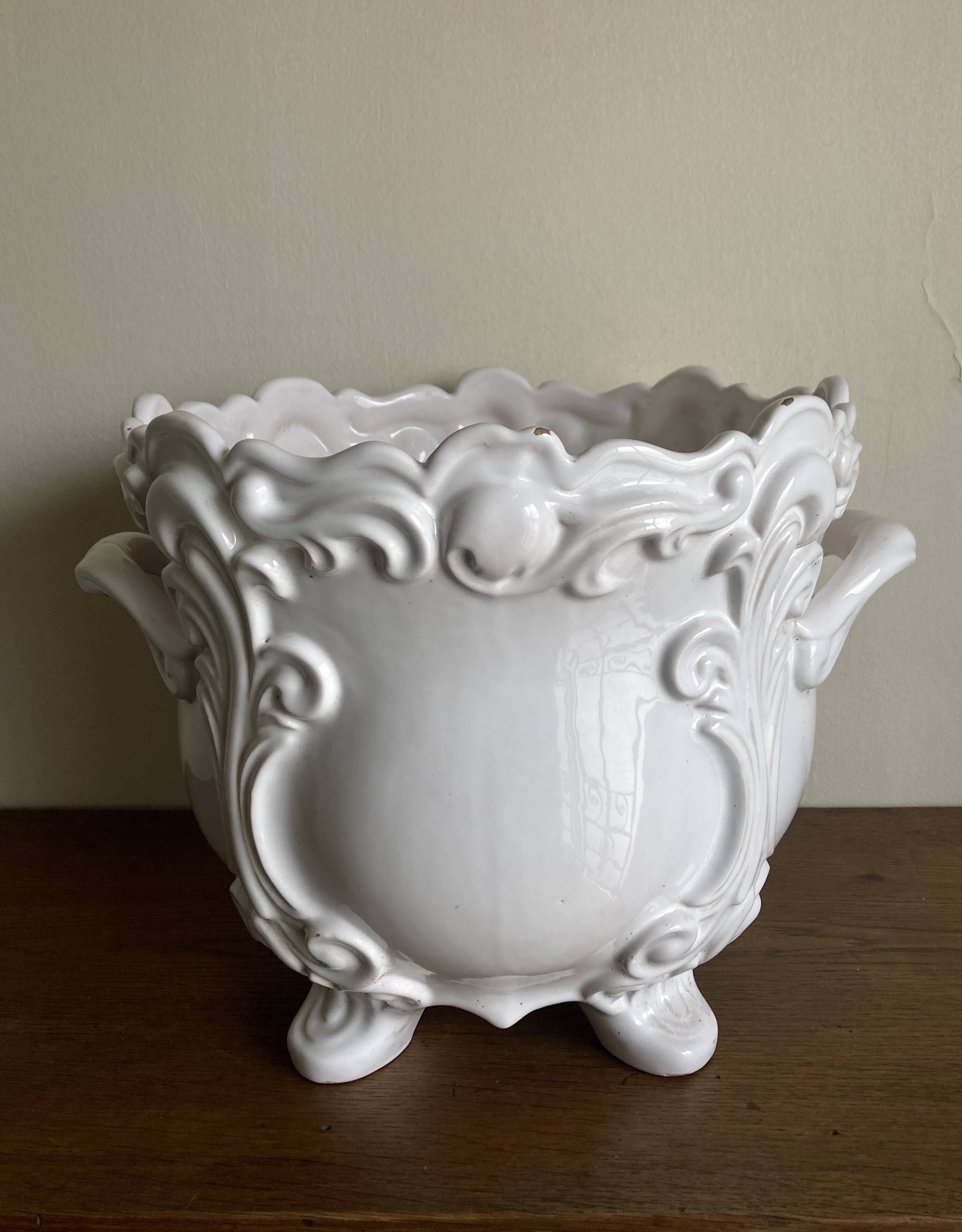 Moustiers Lallier white earthenware floor planter D30cm