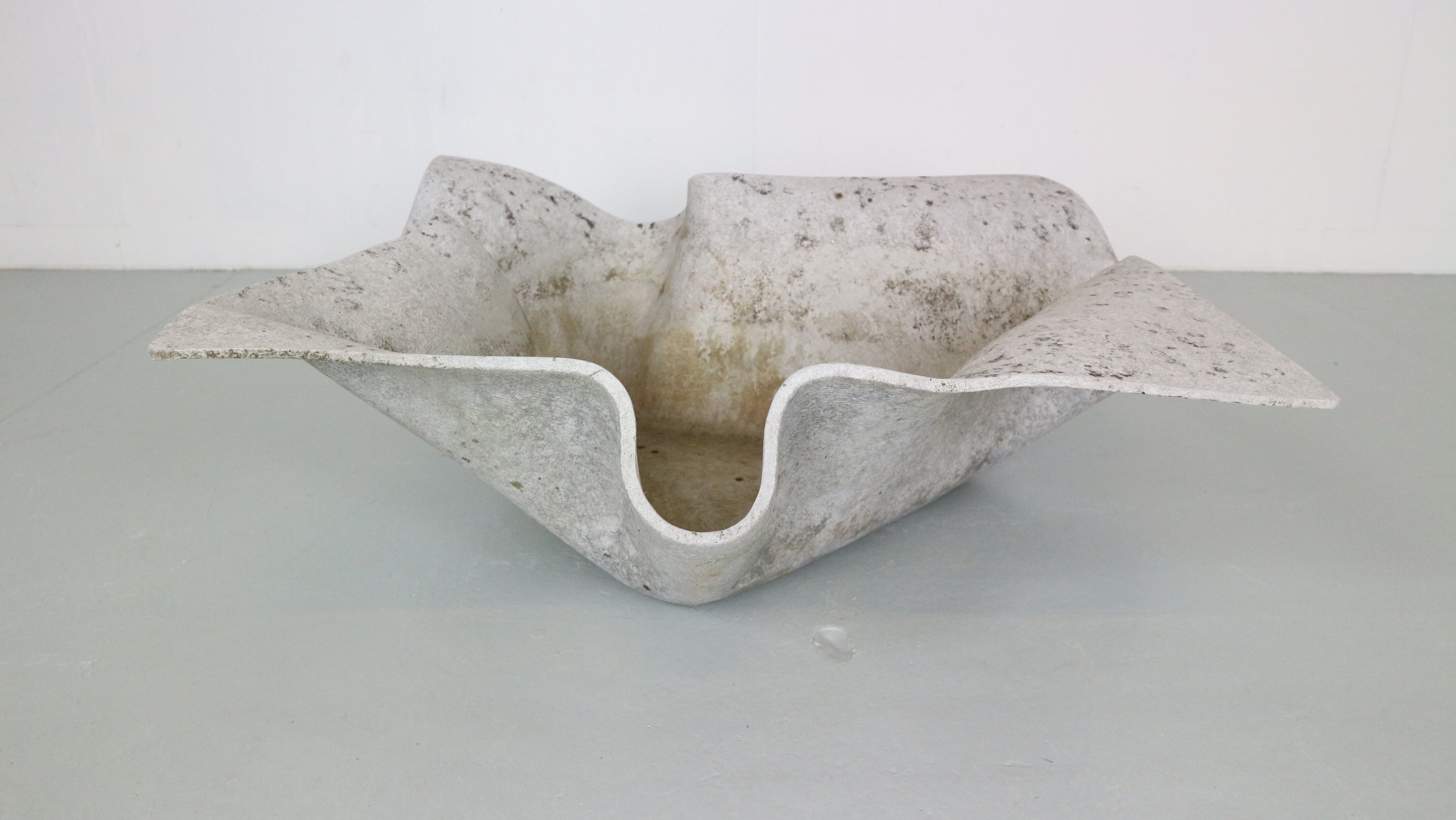 Jardinière en béton « Biasca » Elephant Ear par Willy Guhl, Suisse 1954