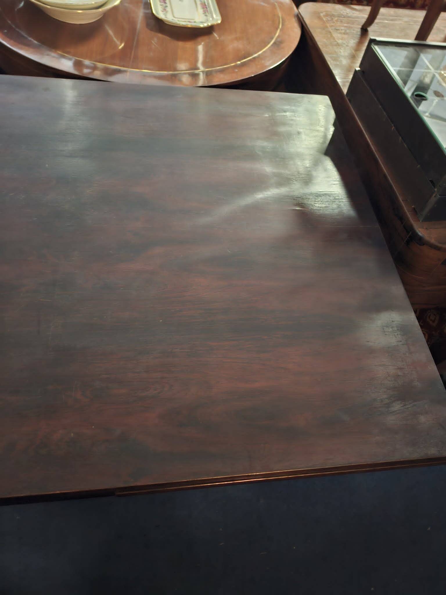 Art Deco dining table in rosewood, work from the 1930s.