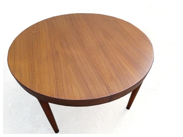 Harry Ostergaard for Randers Mobelfabrik round Danish extendable teak table 1960