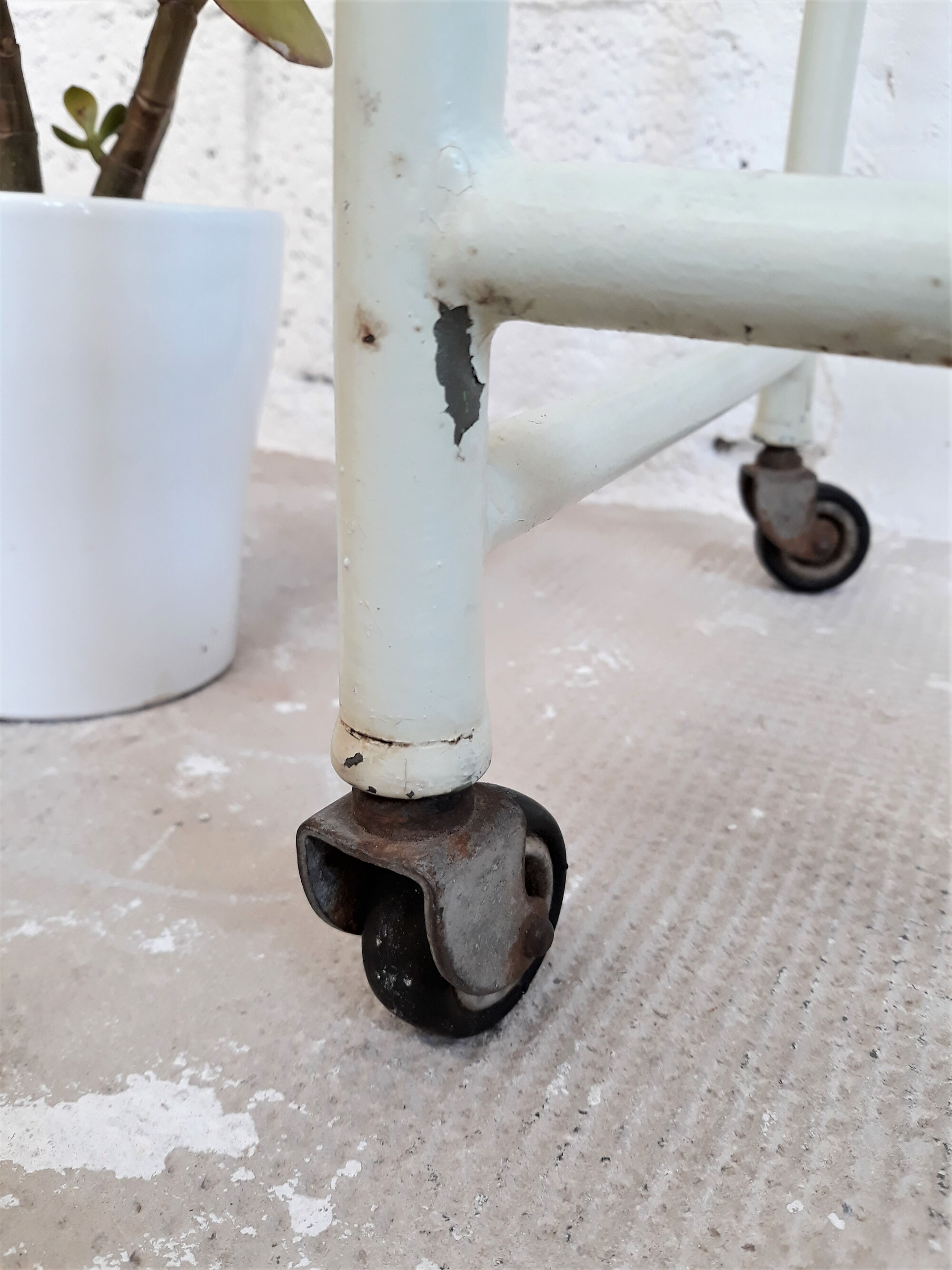 Desserte / Small roller-coaster / Plant Door / Side table / Sofa tip / Chevet / Vintage 1950 /