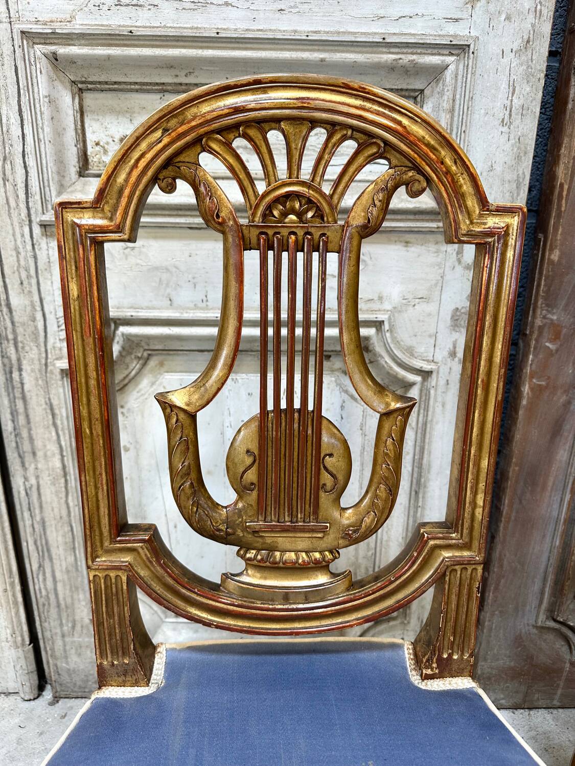 Paire de chaises style Louis XVI en bois doré