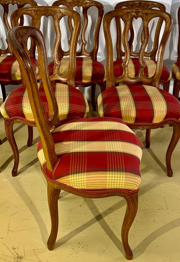 12 chairs in oak, carved wood with fleurette decorations, fabric seat