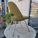 Knoll conference chair designed by Eero Saarinen