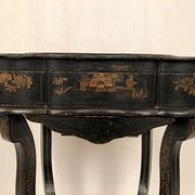 Worker Napoleon III, black lacquered wood with Asian decoration painted gold