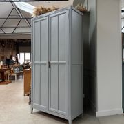 Armoire parisienne grise (rénovée)