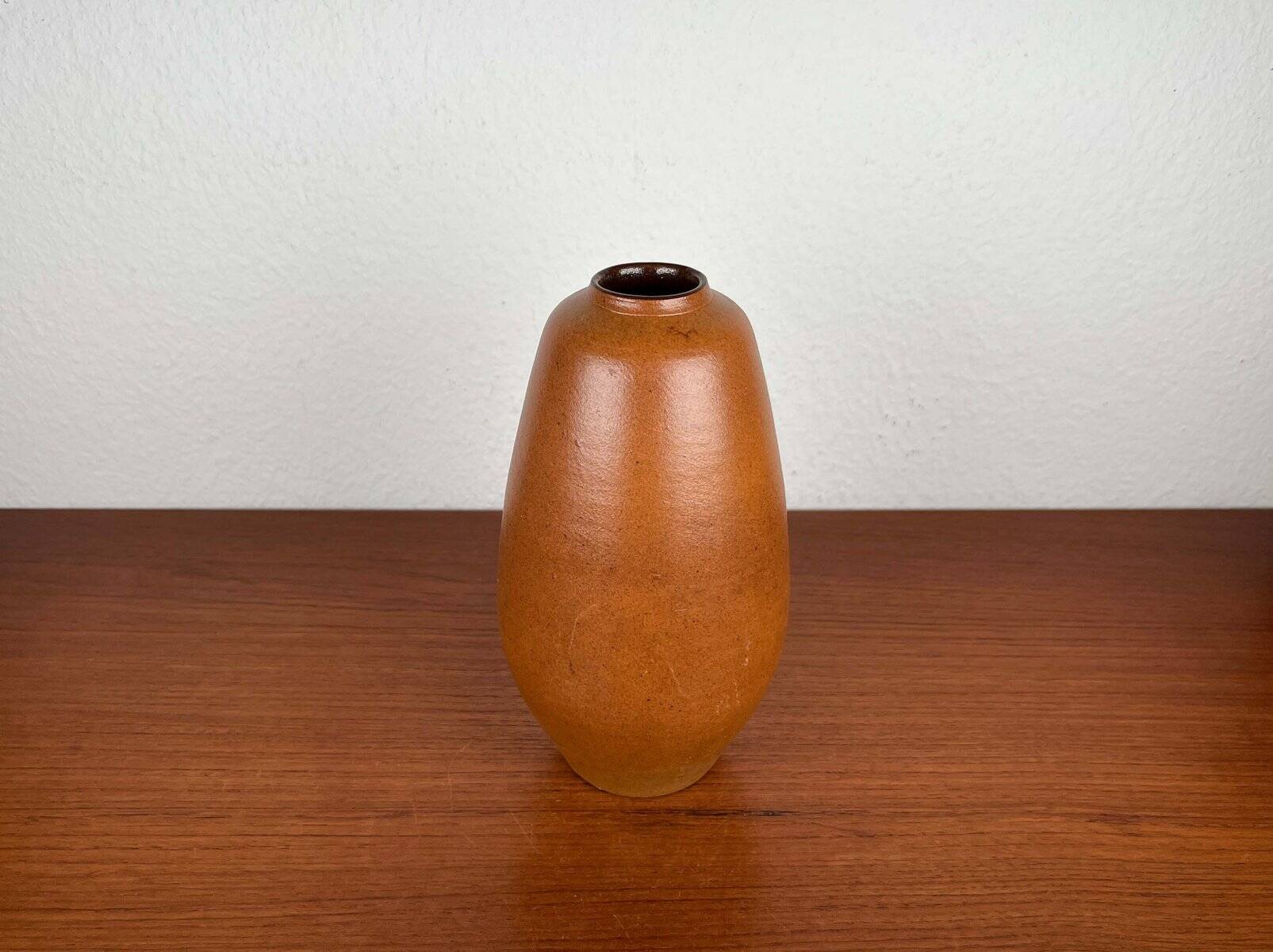 Minimalist vase from East German workshop by Paul Eydner, Waldenburg, 1960s.