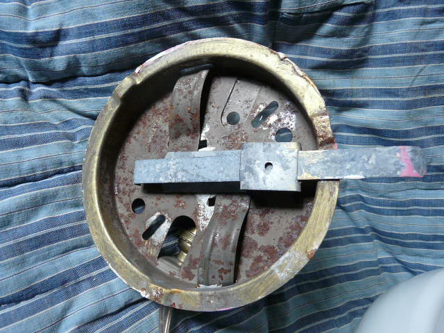 Ceiling lamp in opaline half-moon 1950 diameter: 20cm.