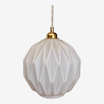 Suspension globe vintage origami en opaline blanche