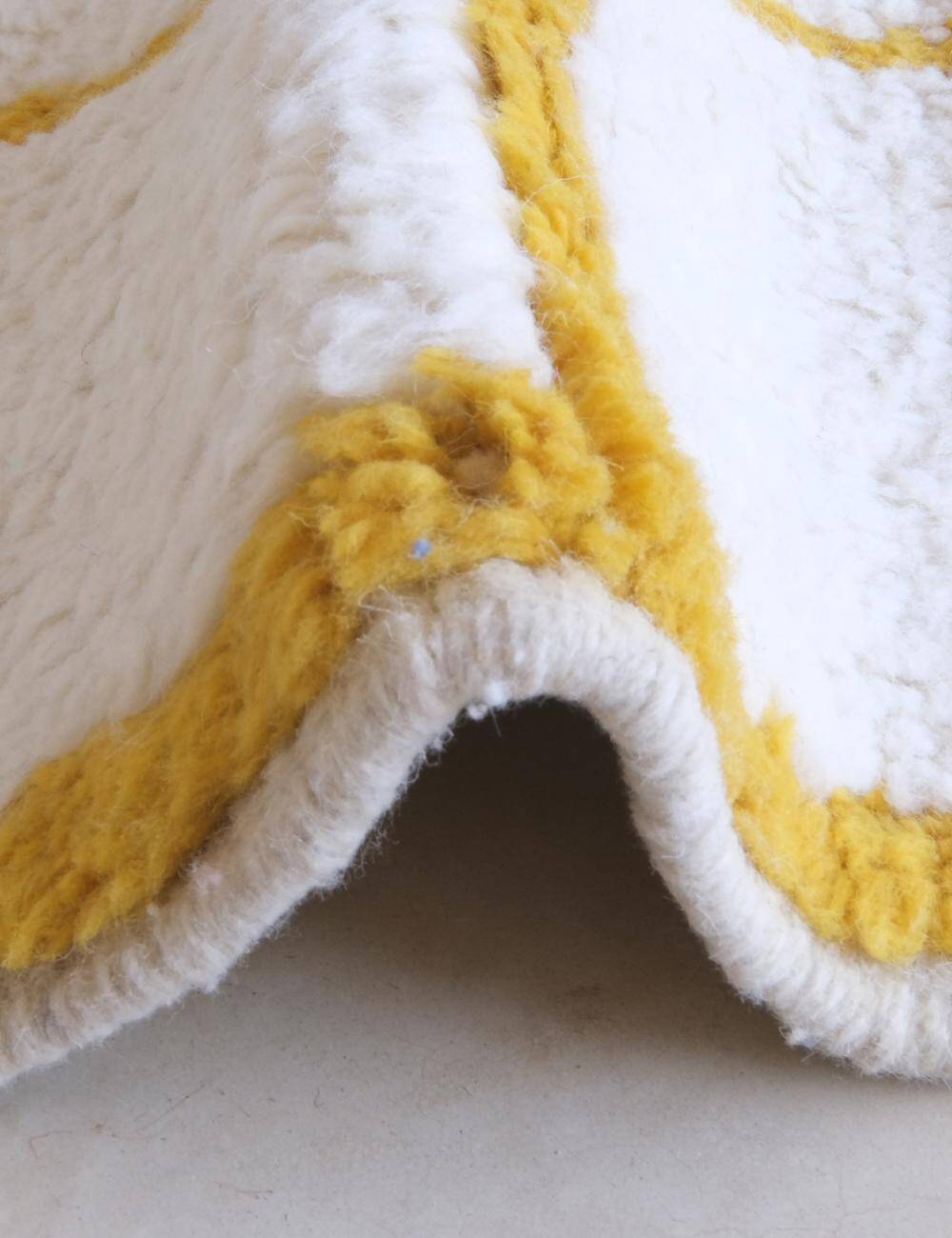 Contemporary Yellow and White Rug - 266 x 215 cm