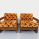 Paire de fauteuils traîneau vintage en noyer et tissu velours des années 70
