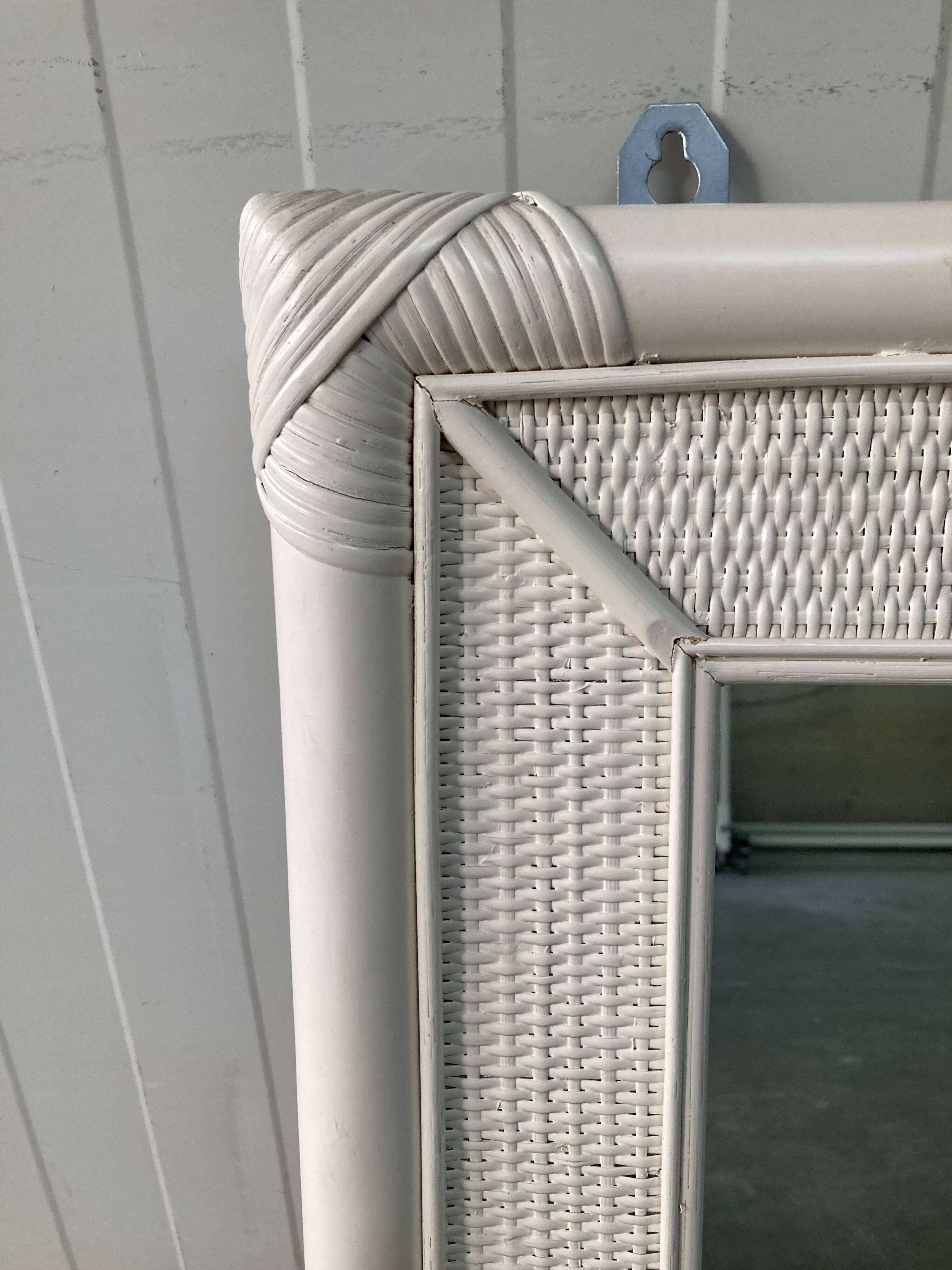 Miroir vintage en rotin et bambou blanc cassé, années 70/80