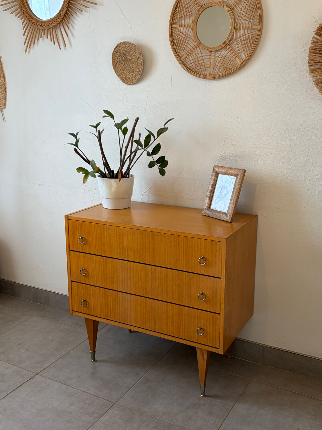 Lovely vintage chest of drawers from the 1960s.