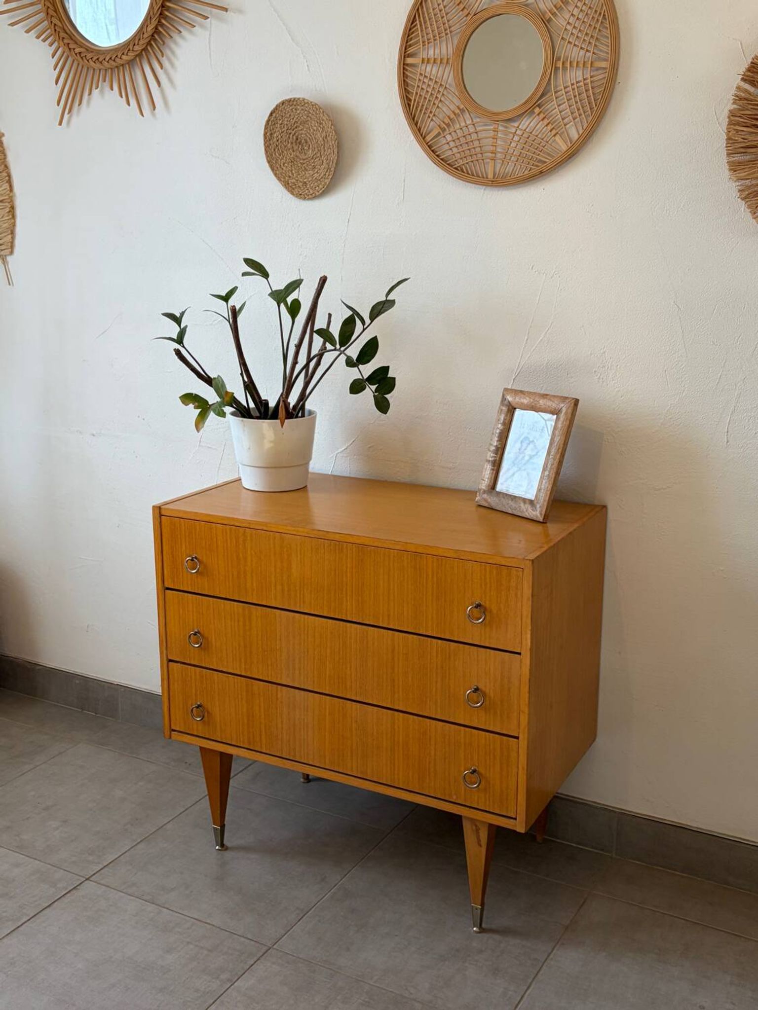 Lovely vintage chest of drawers from the 1960s.