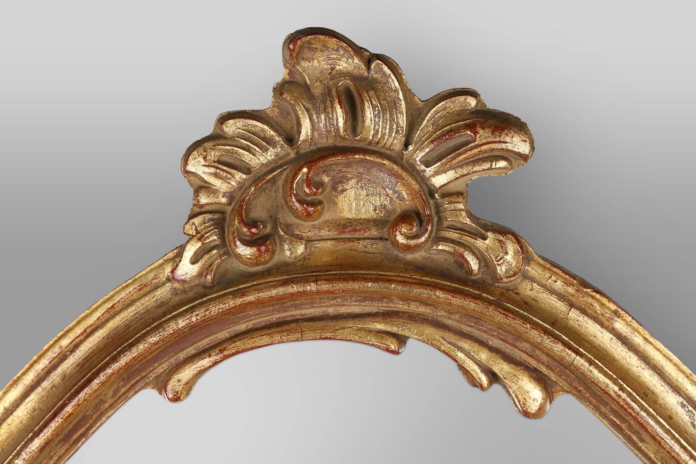 Miroir en résine dorée de style baroque Deknudt avec plateau, Belgique années 1970