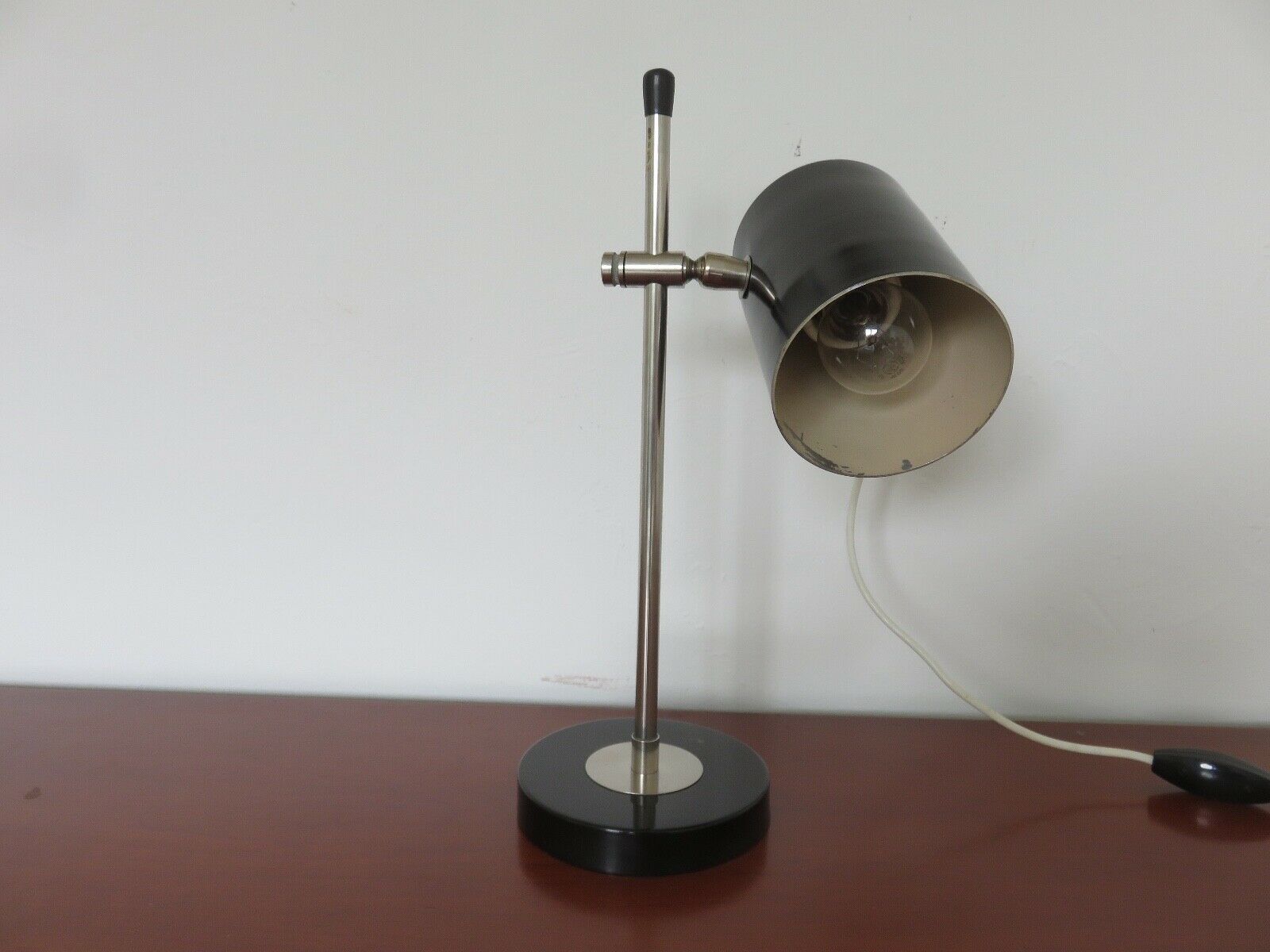 Lampe italienne " tuyau " en laiton nickelé et aluminium années 50/60