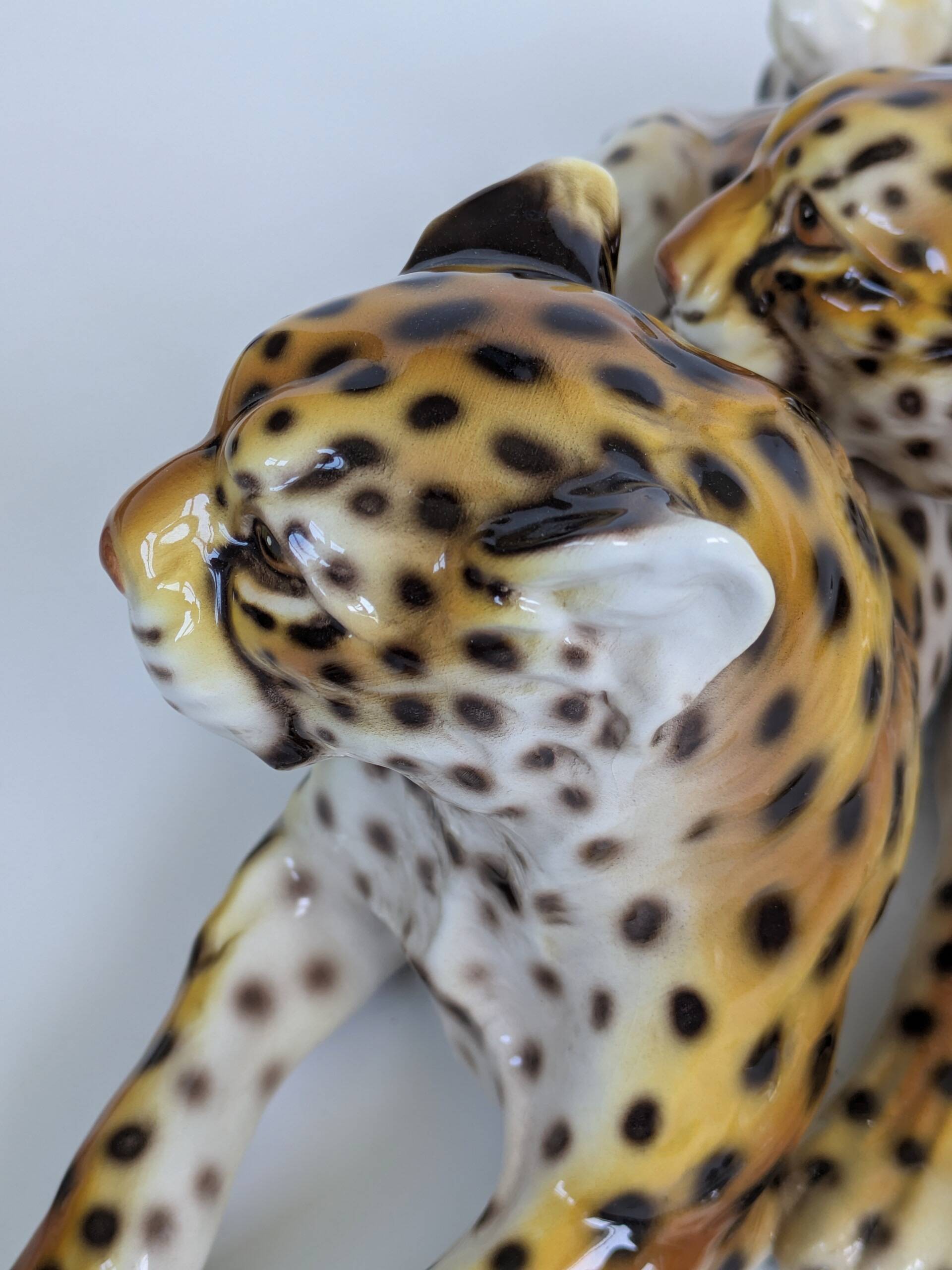 Large porcelain sculpture pair of leopards Italy 1970s Ronzan style