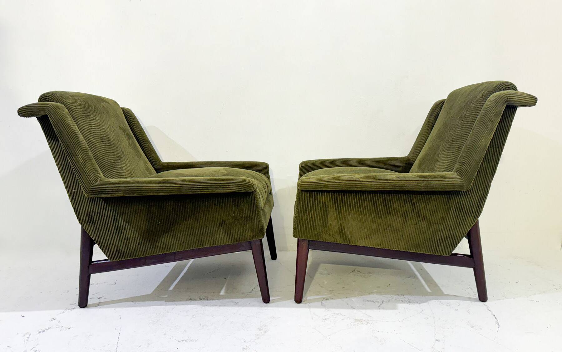 Mid-Century Modern Pair of Italian Armchairs, Green Velvet, 1960s