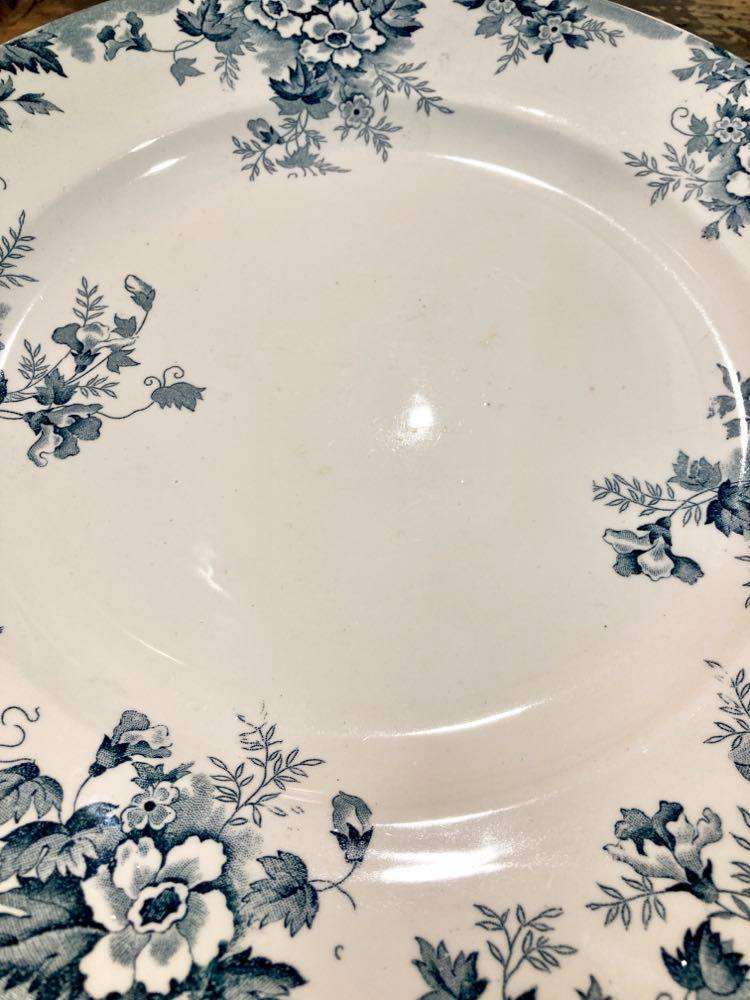 Saint-Amand and Hamage model Marie-Louise round dish