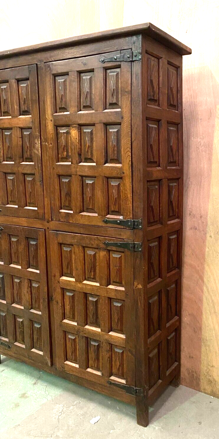 Monastery sideboard with four shutters in solid oak 20th century