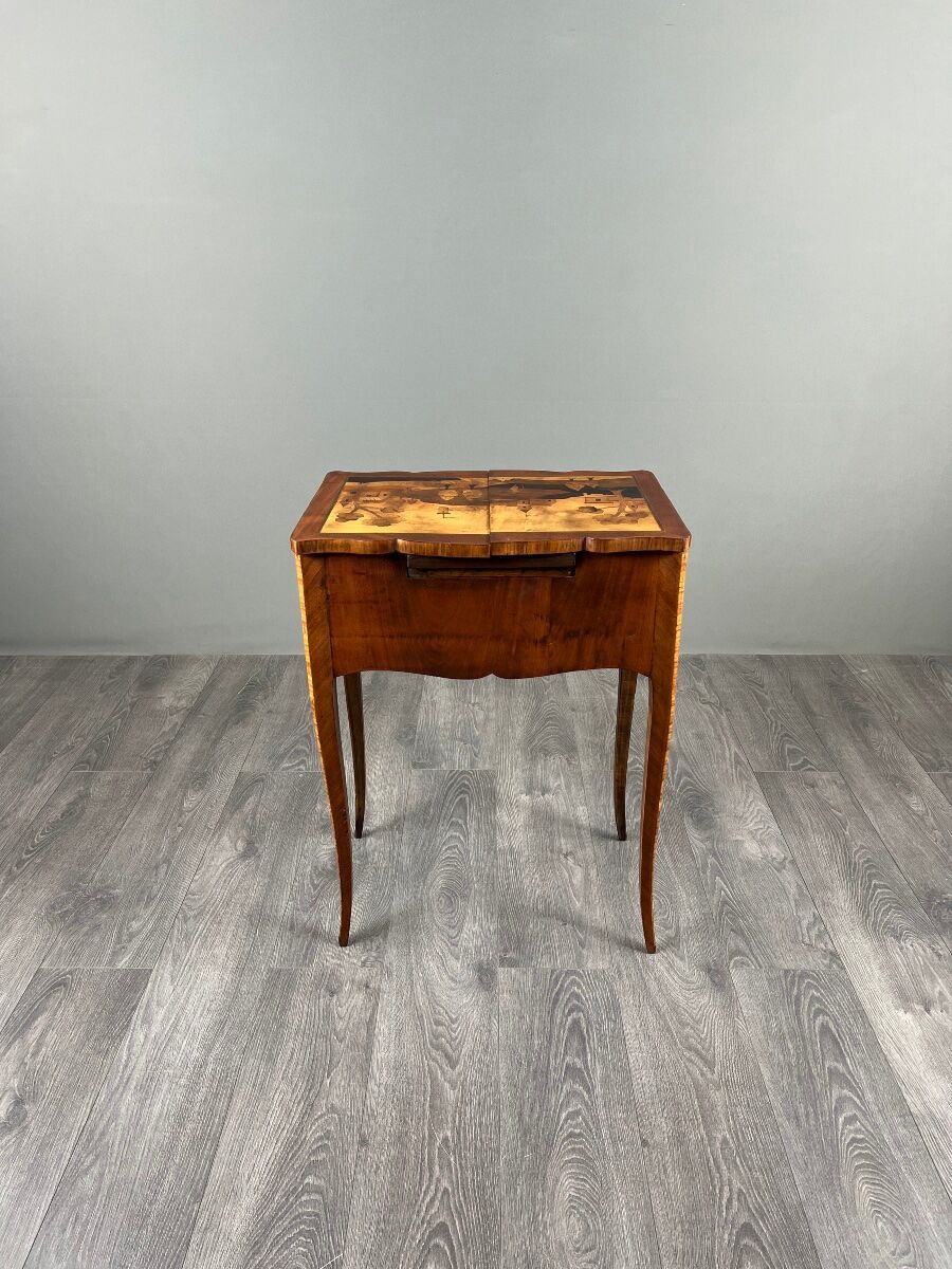 Sewing table in marquetry in the Louis XV style, 20th century