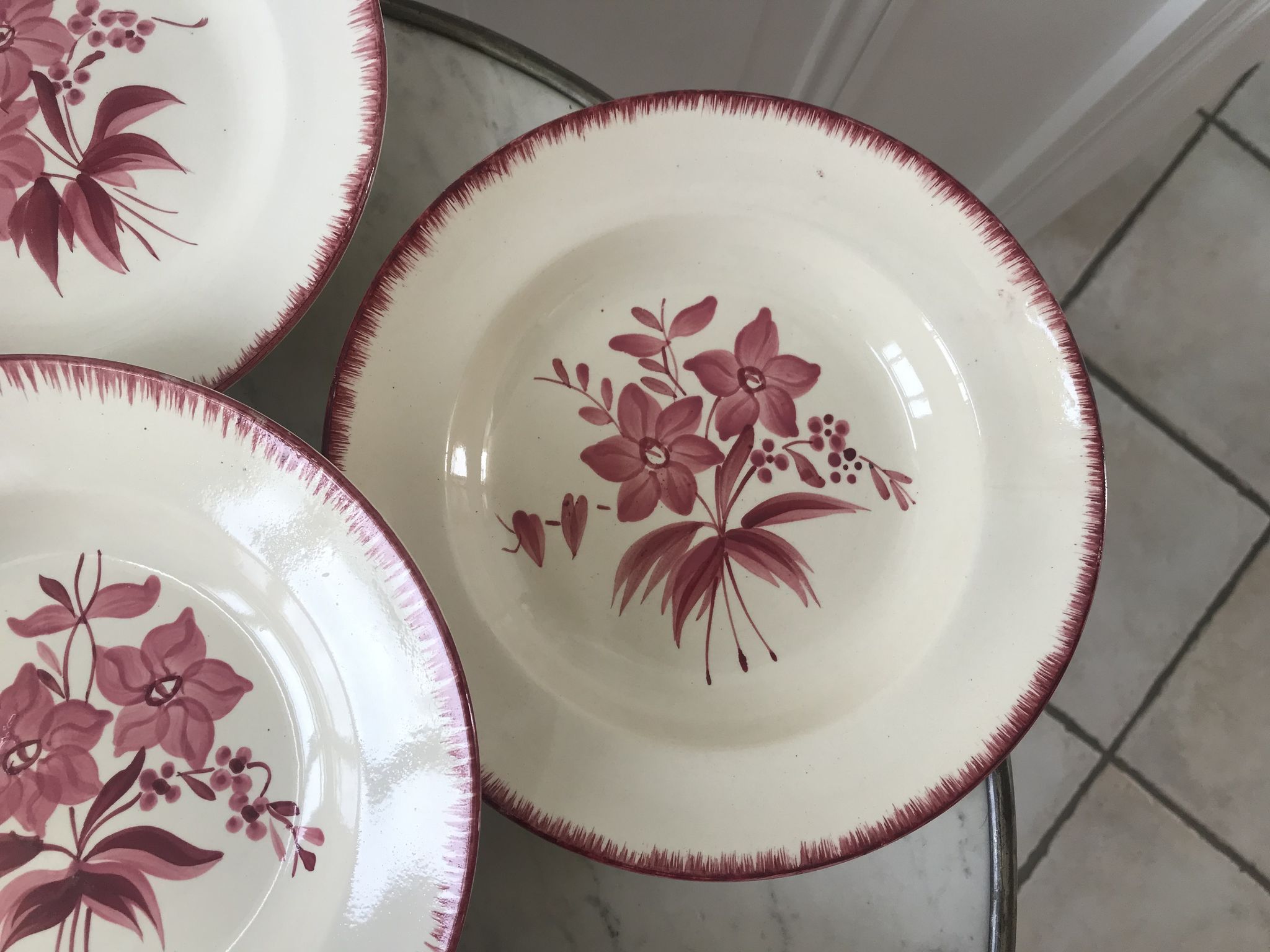 lot de 6 assiettes creuses Longchamp roses années 30-40