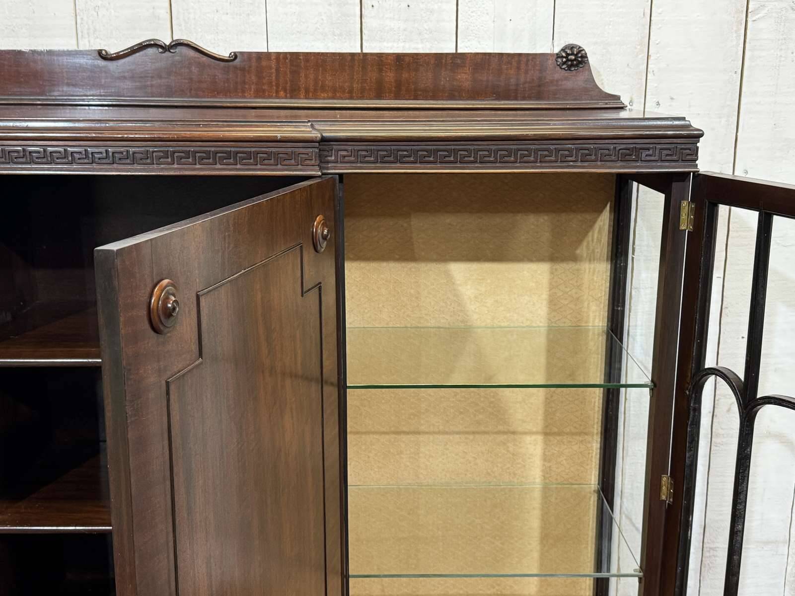 Vitrine Anglaise Chippendale 3 portes début XXème en acajou
