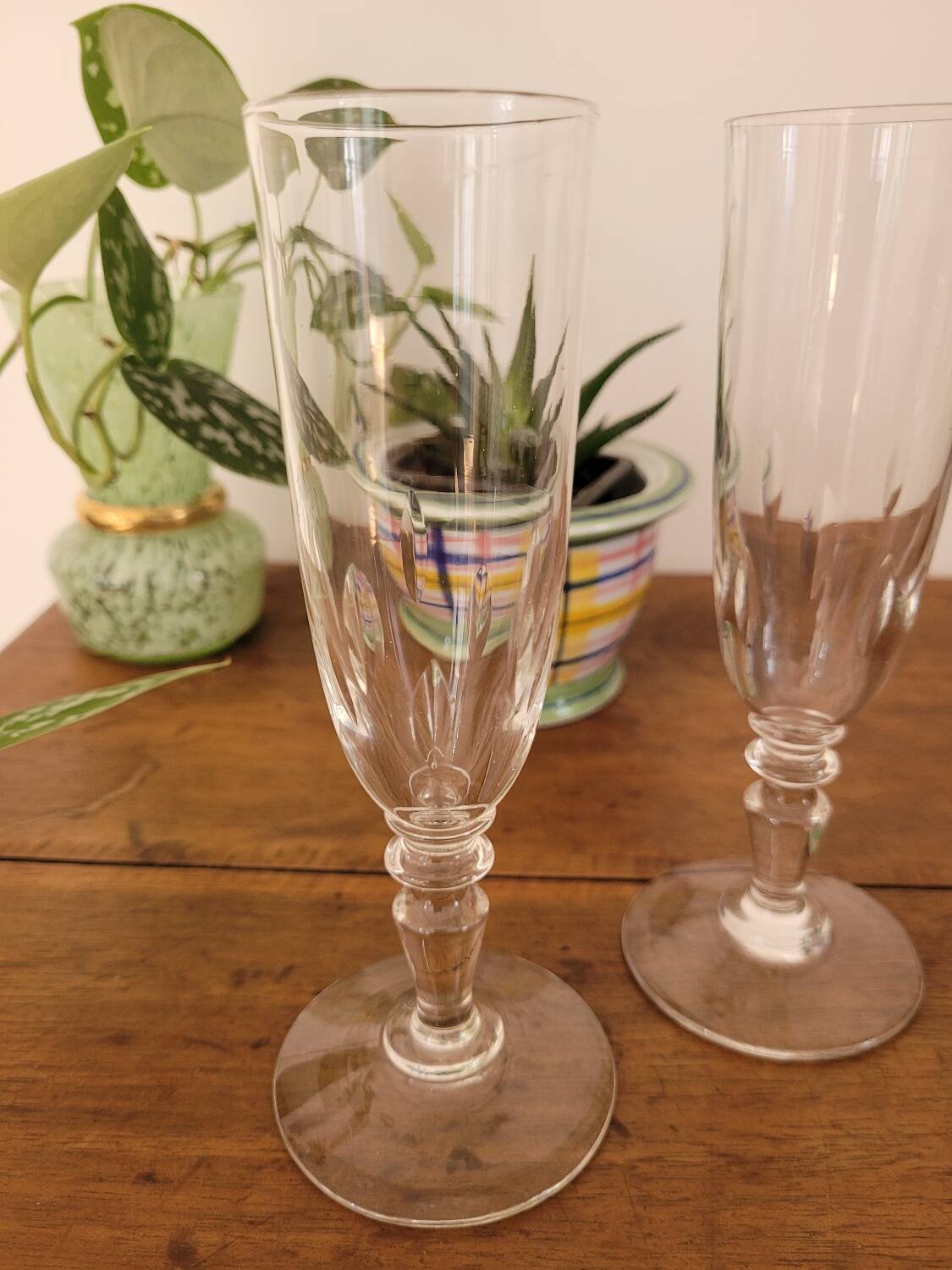 Set of 2 crystal champagne glasses
