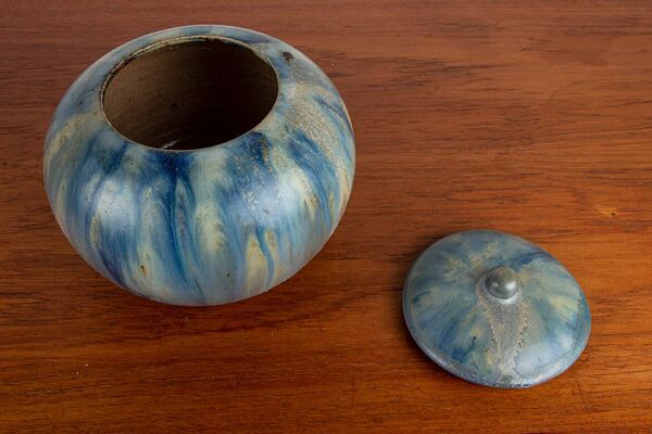 Pot en grès émaillé céramisé de couleur bleue, époque Art-Déco Roger Guerin