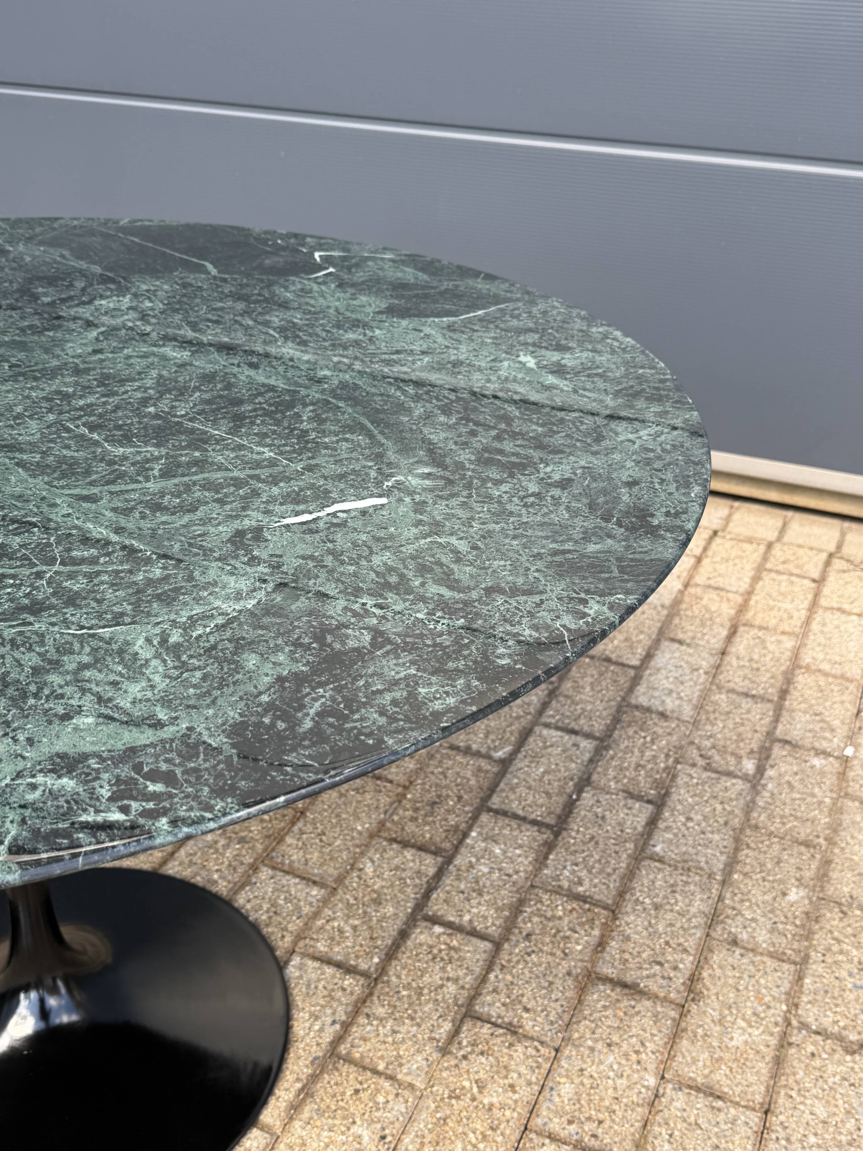 Original round Knoll Tulip dining table (120cm) Alpi Verde glossy in NEW CONDITION