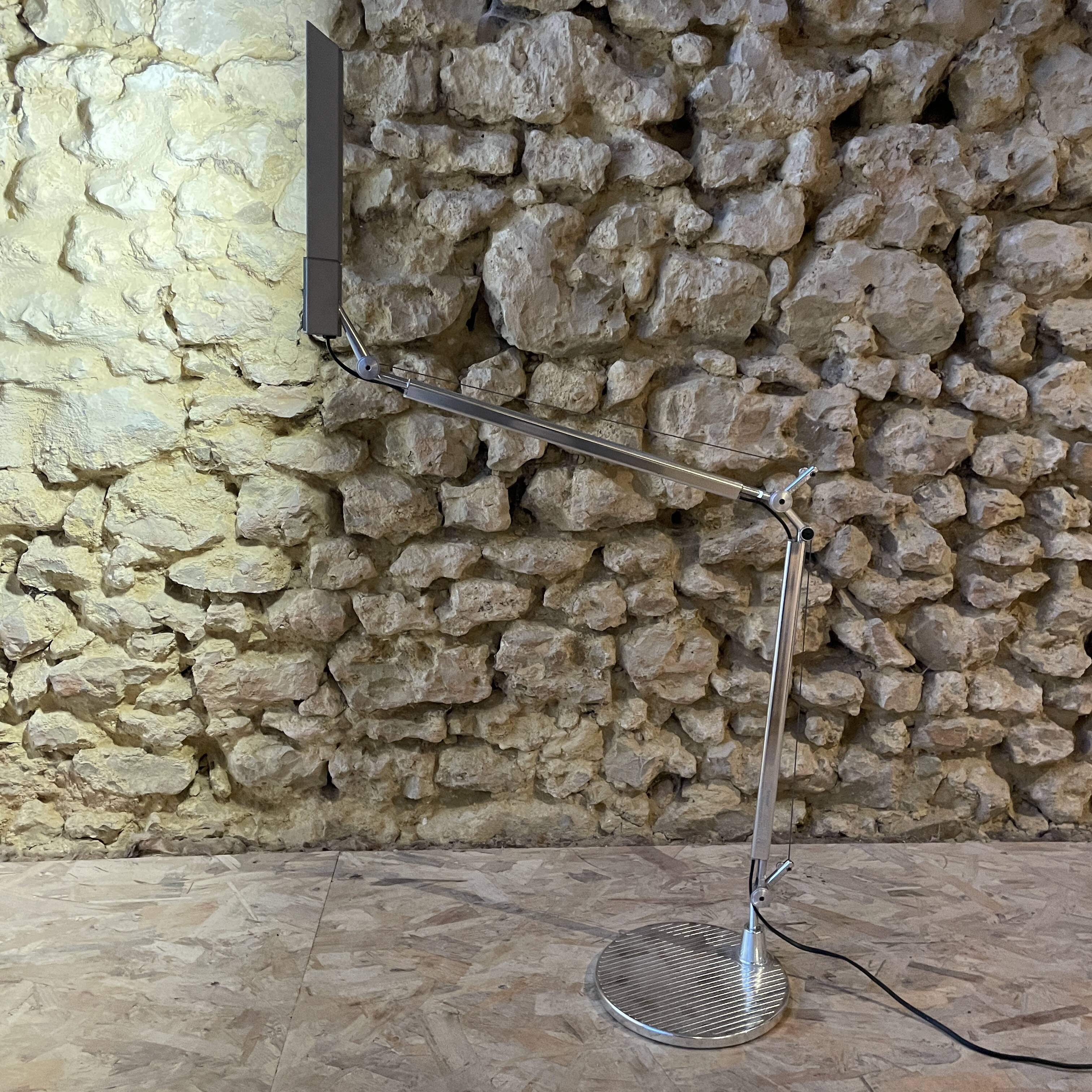 Architect's lamp - Artemide - Tolomeo video