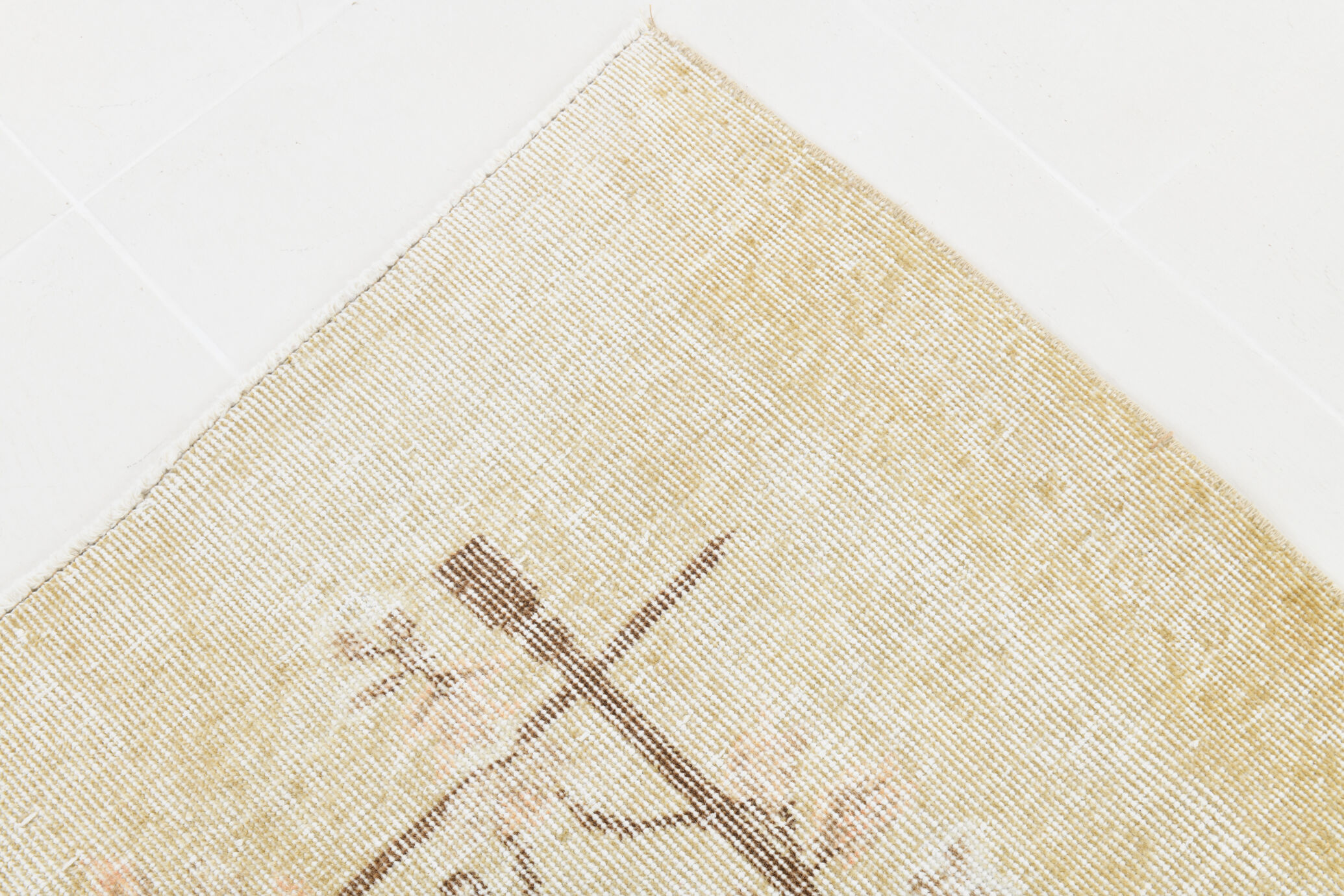 Faded beige classic vintage rug