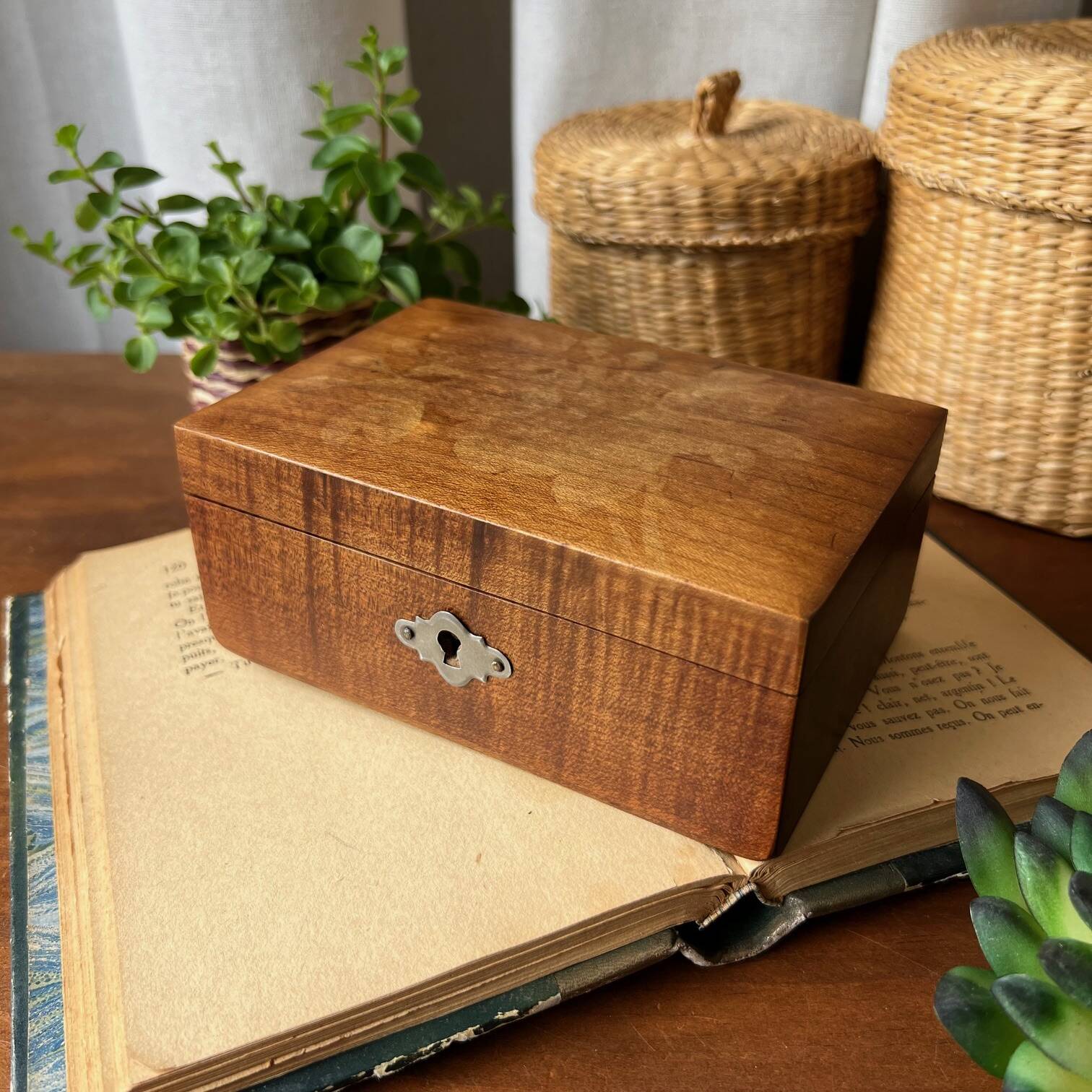 Jewelry box "in the shade of roses"