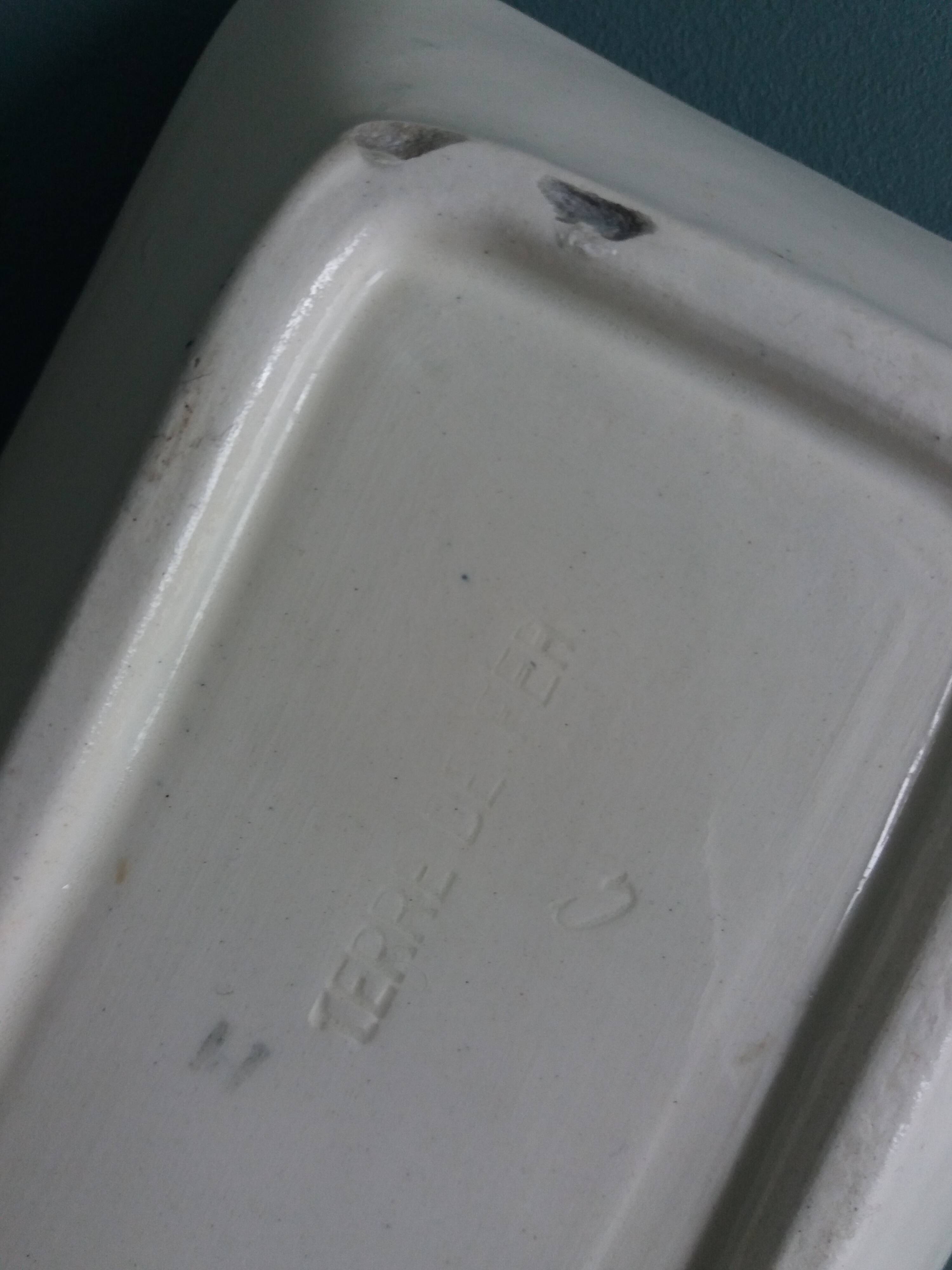 Saint Amand Terre de fer soap dish pocket with blue Anemone decor