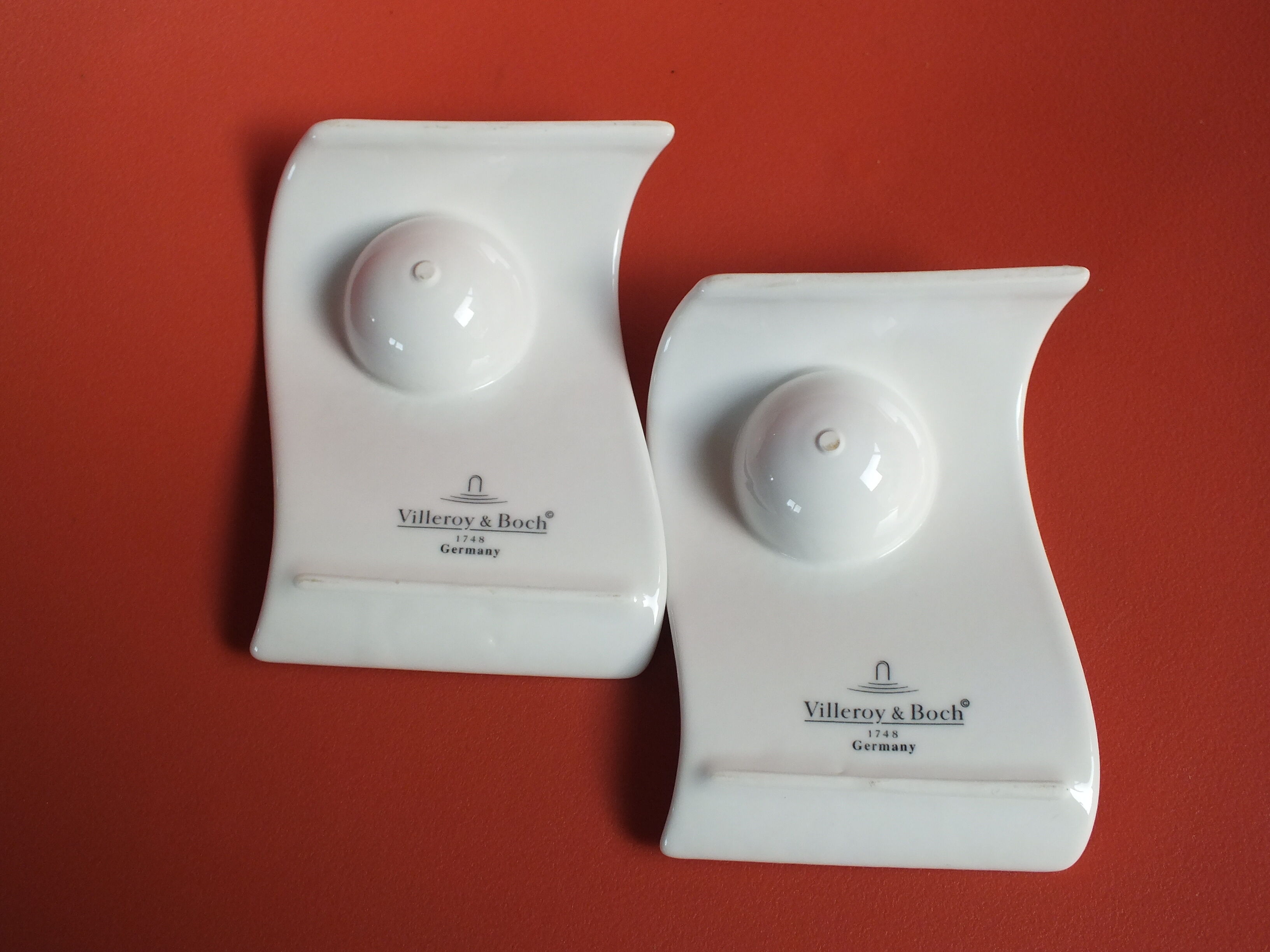 Duo of Villeroy and Boch New Wave