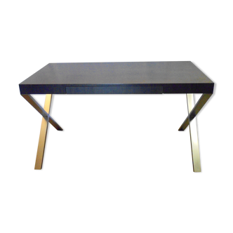 Flat office with metal feet of the 80s