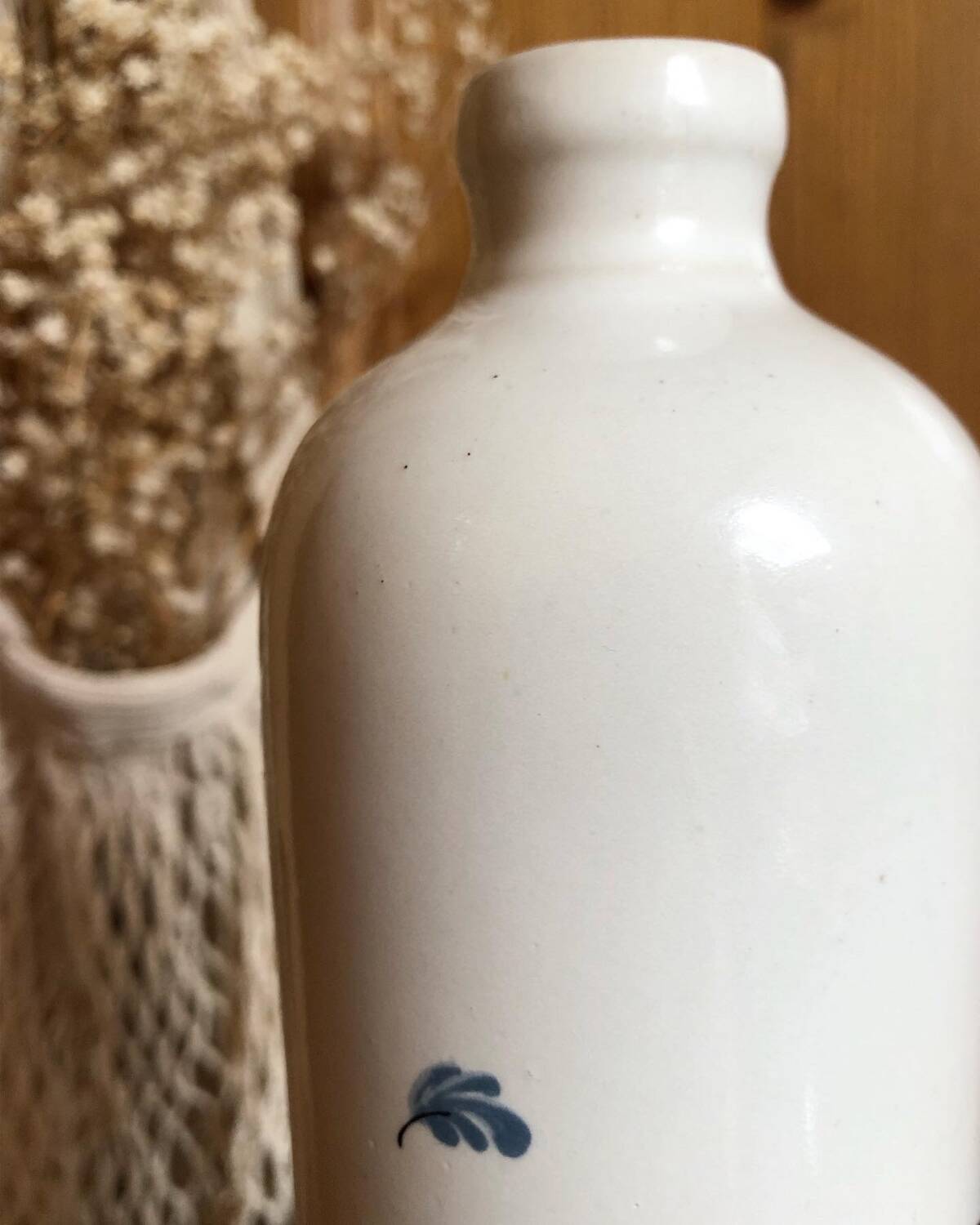 Bouteille en grès peinte