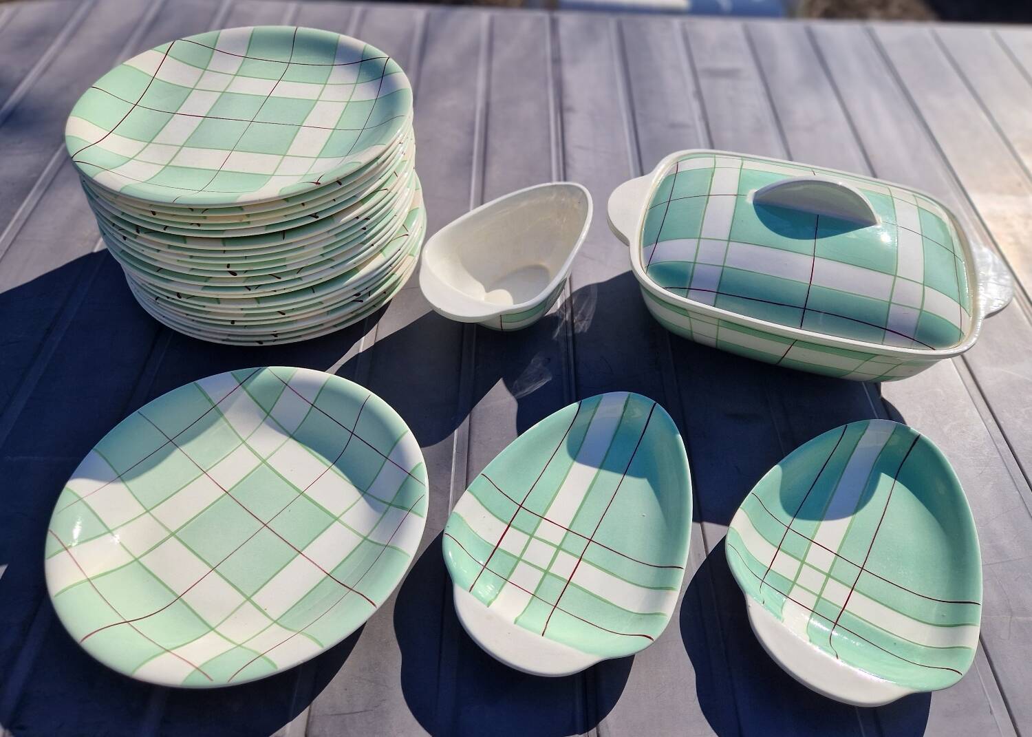 Salins Hossegor model 26-piece dinnerware set