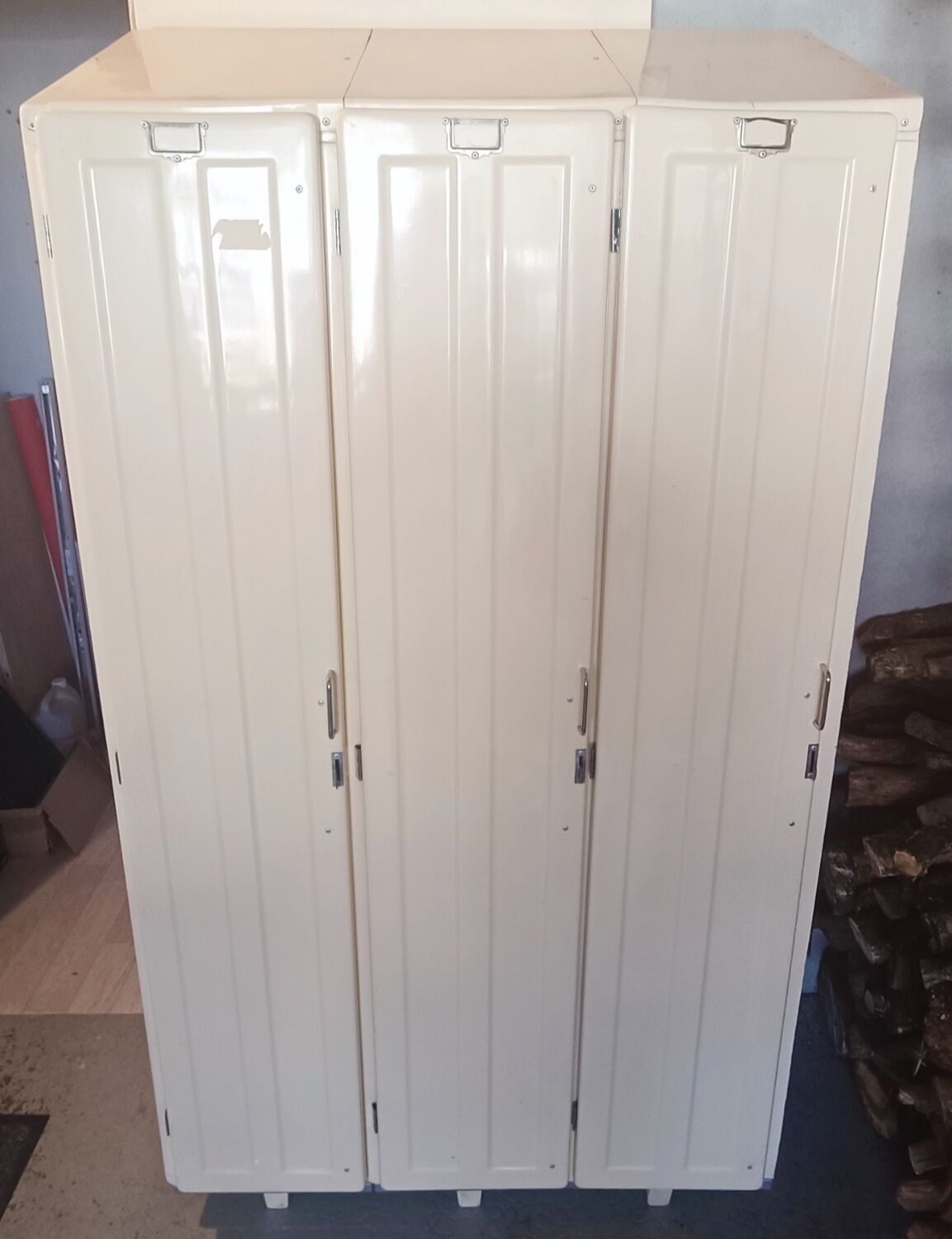 Fiber workshop cloakroom