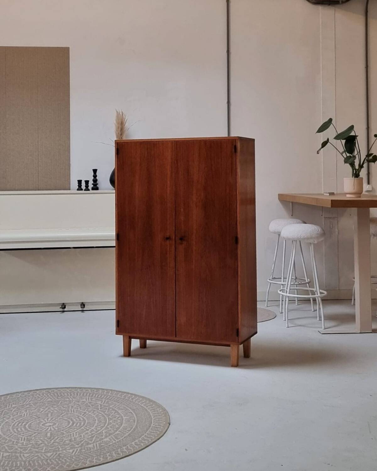 Armoire du milieu du siècle