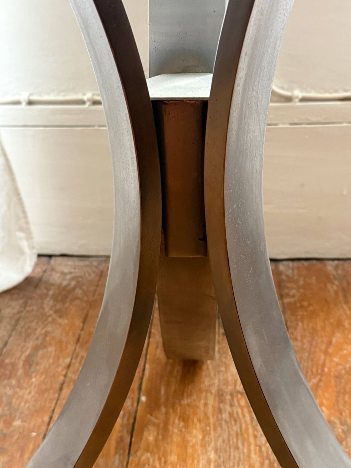 Table ronde en verre et acier, années 70
