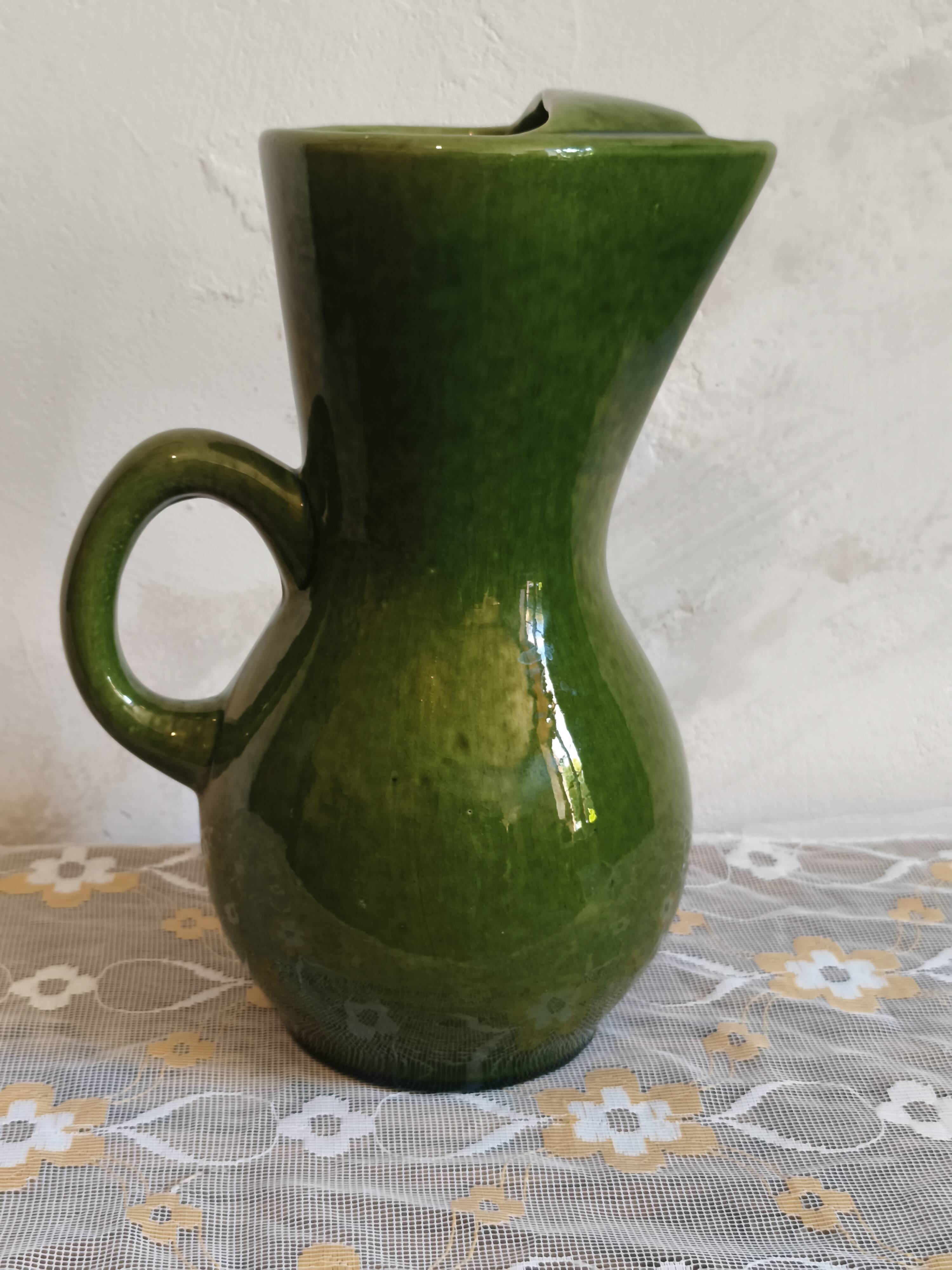Carafe vintage en céramique vernissée verte
