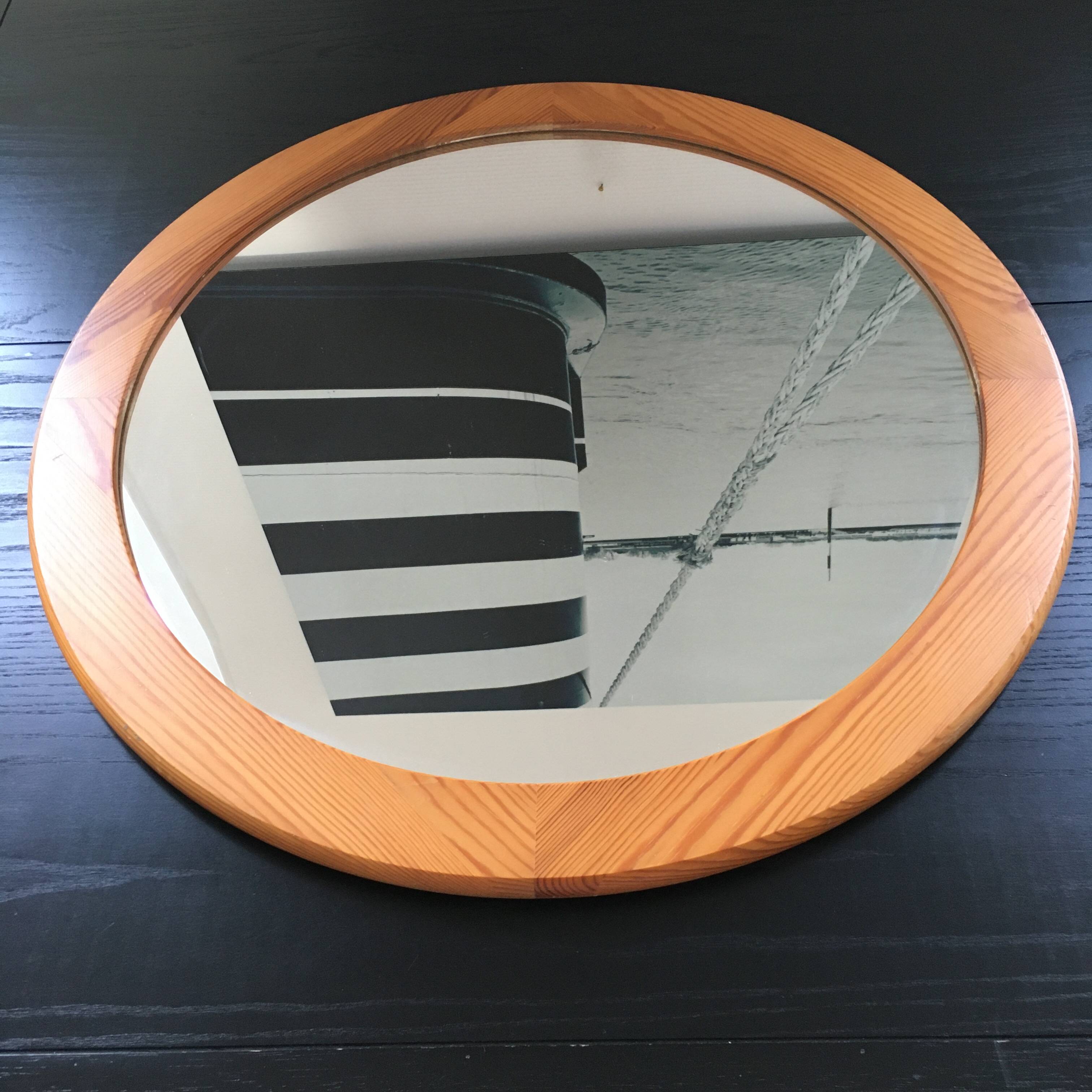 Miroir rond en pin vernis