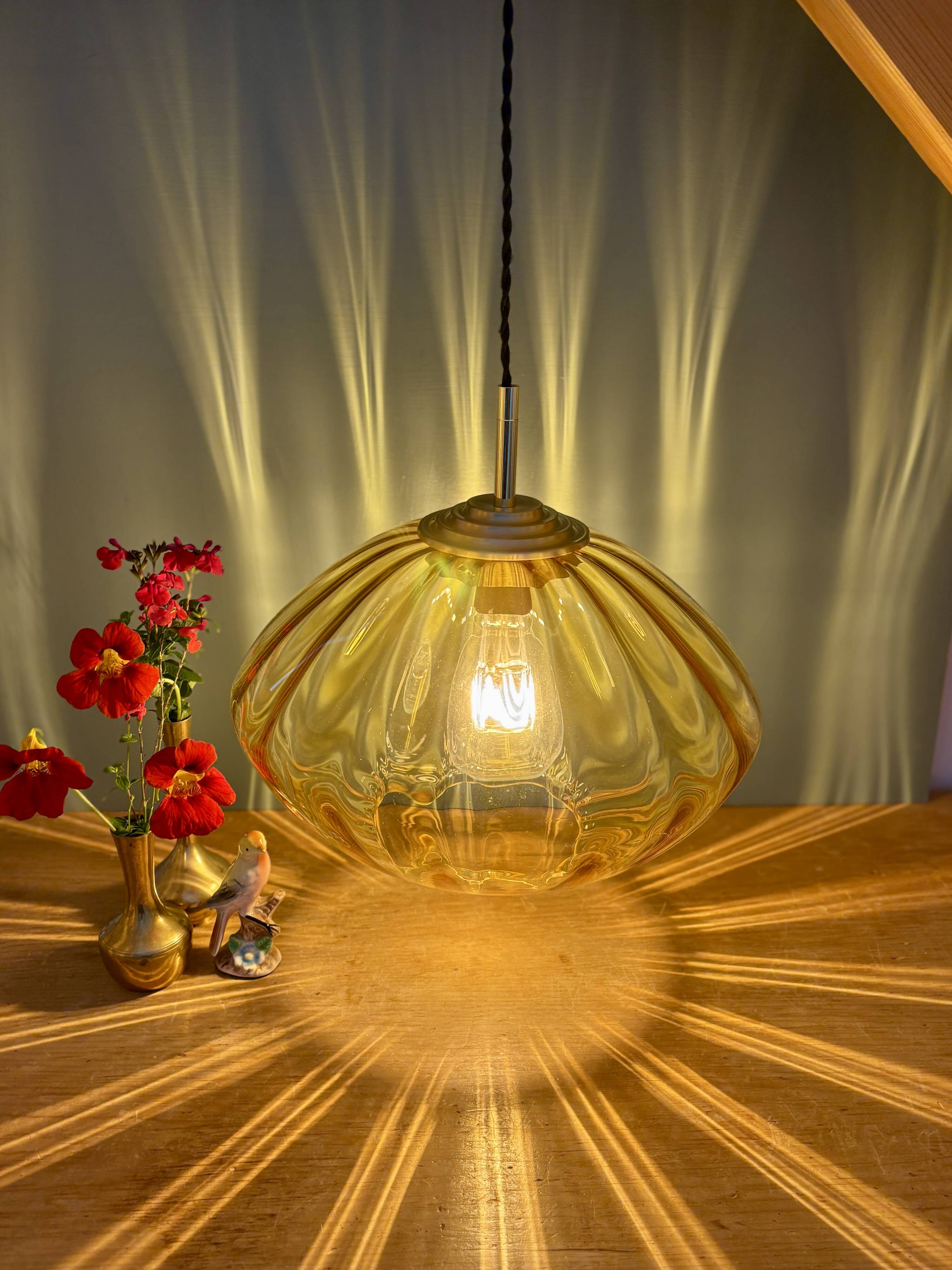 Suspension globe vintage XL en verre ambré