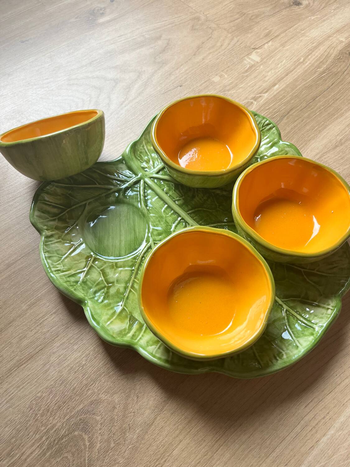 Melon shaped dish and bowls