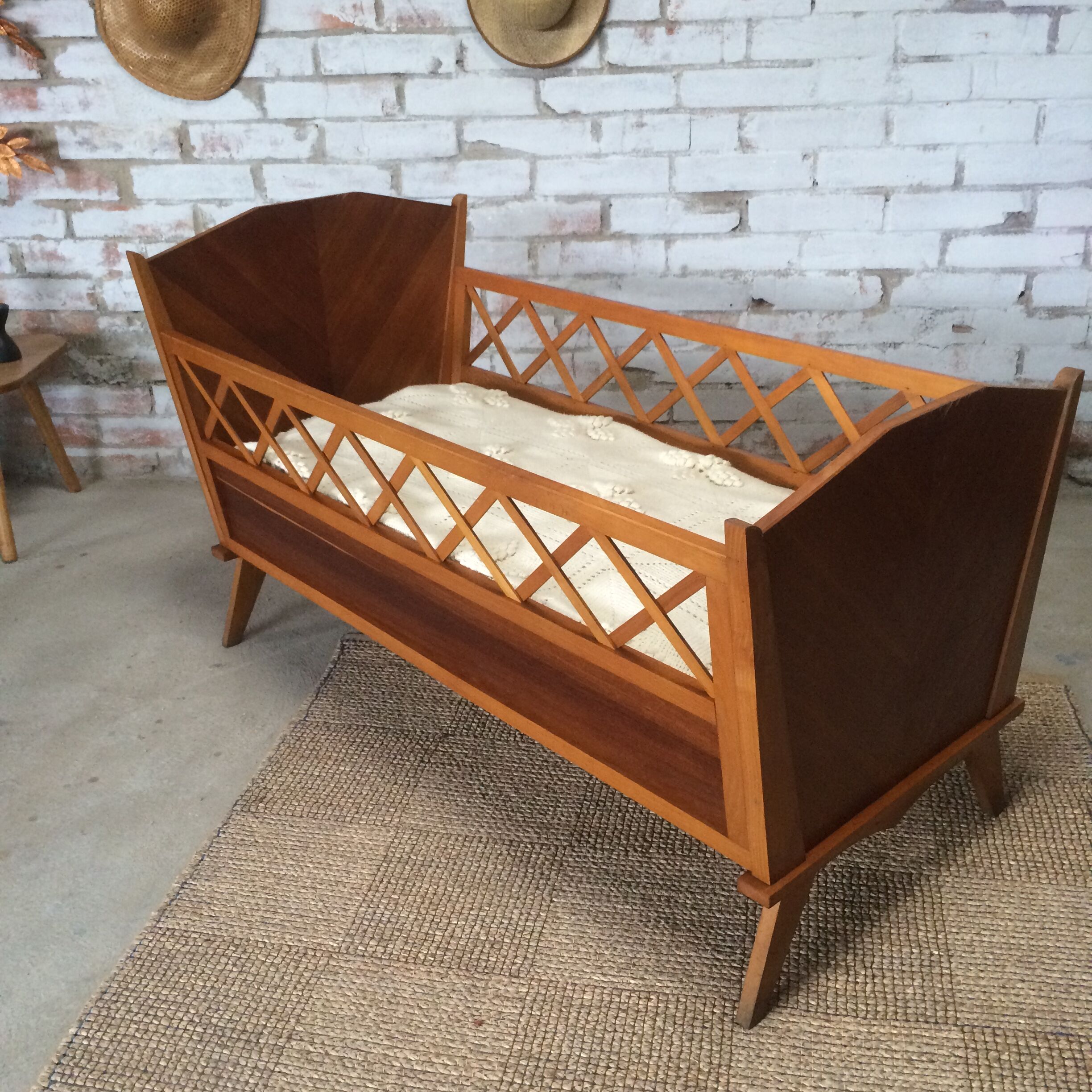 Compass baby bed 50s wooden crossbars